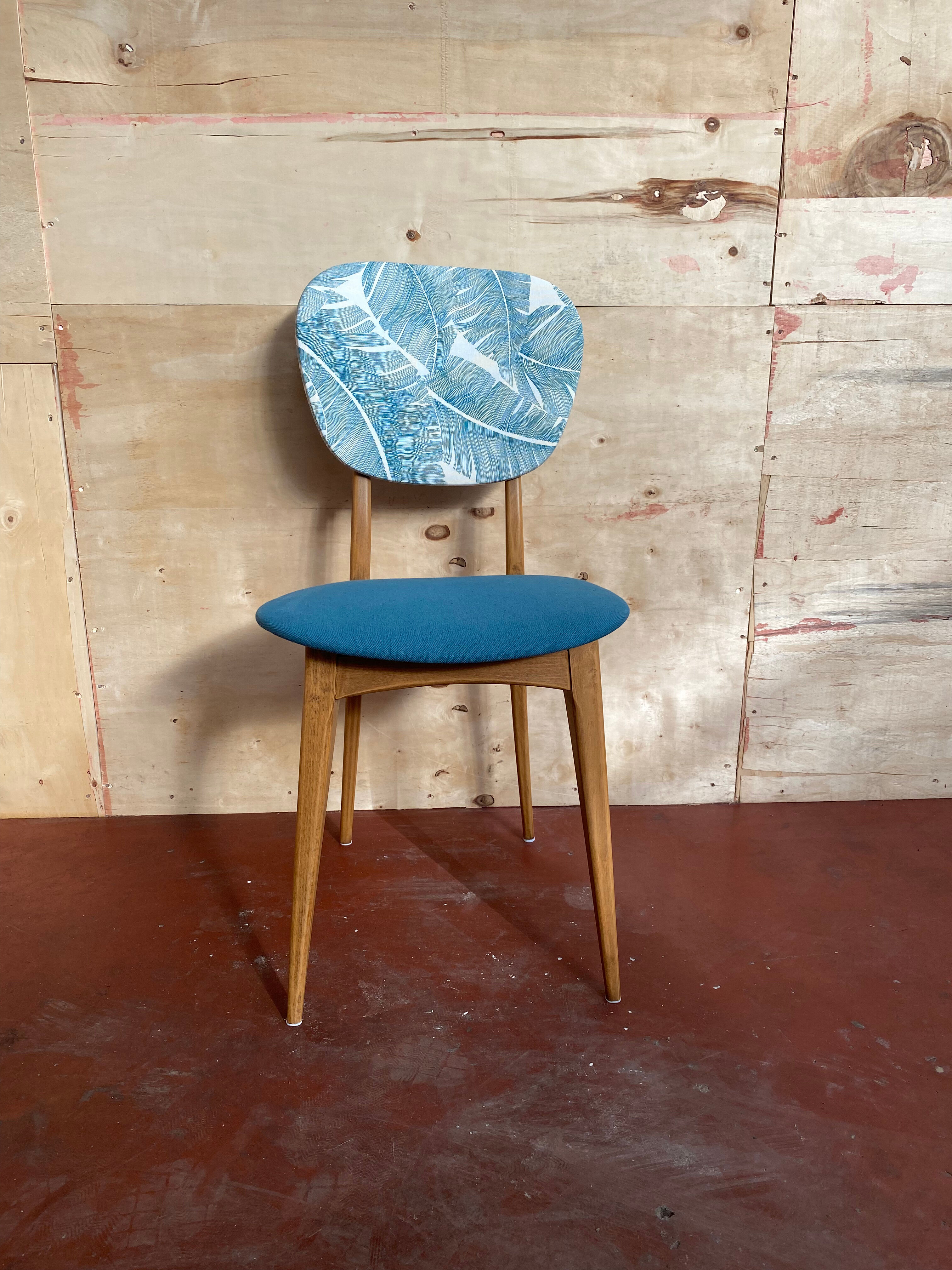 Suite of 4 vintage chairs