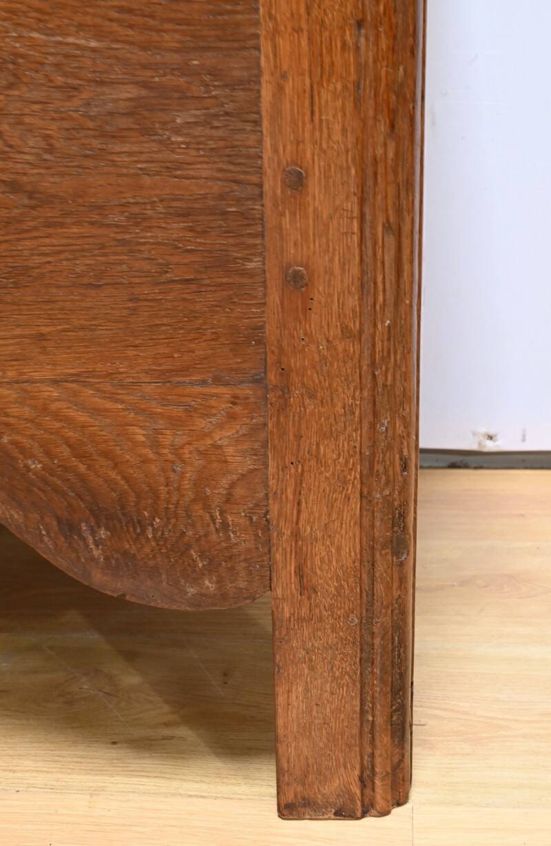 Important oak chest – late 19th century