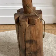 Lampe brutaliste en bois