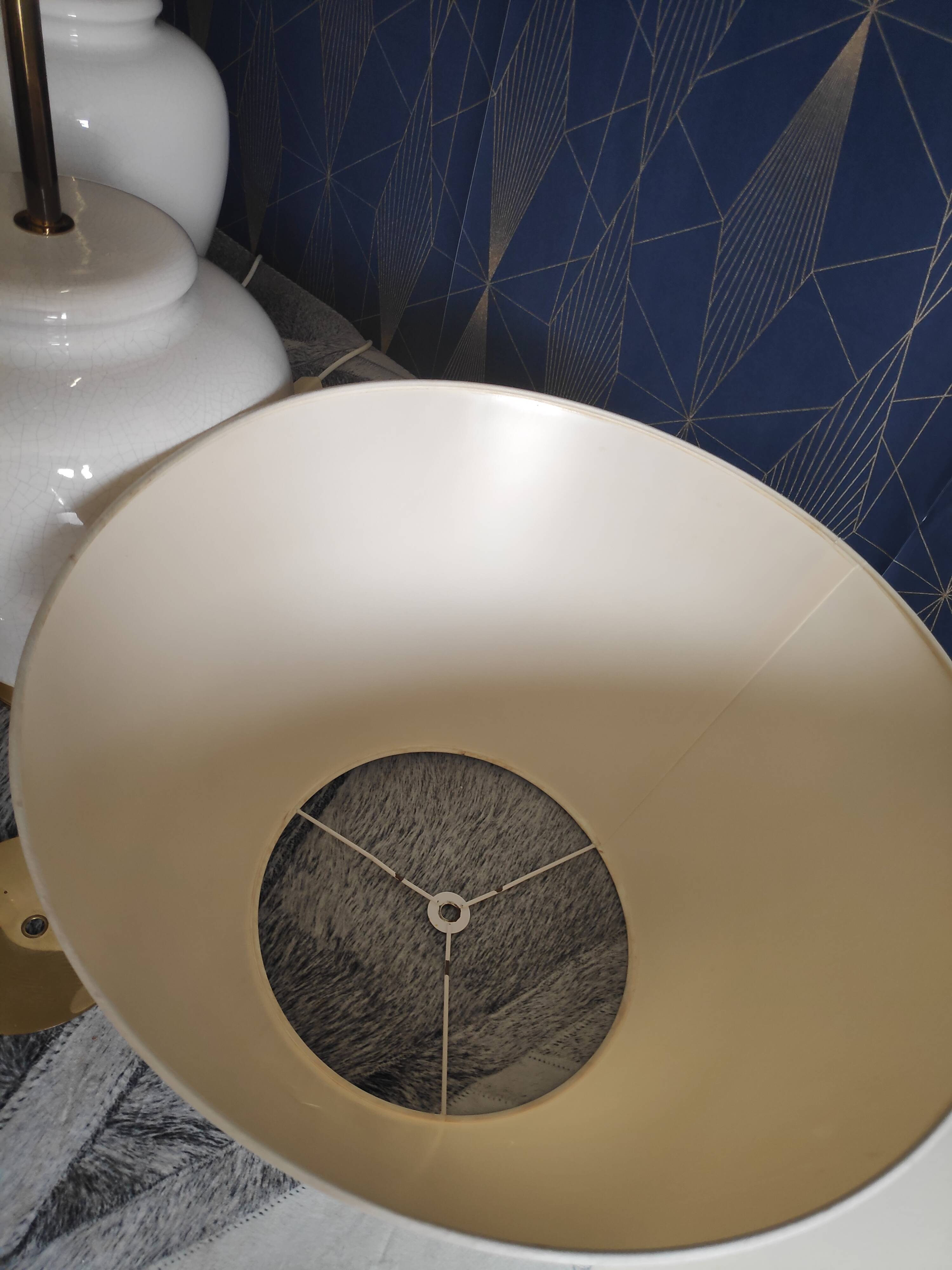 Lamps 2 white cracked ceramic foot fires