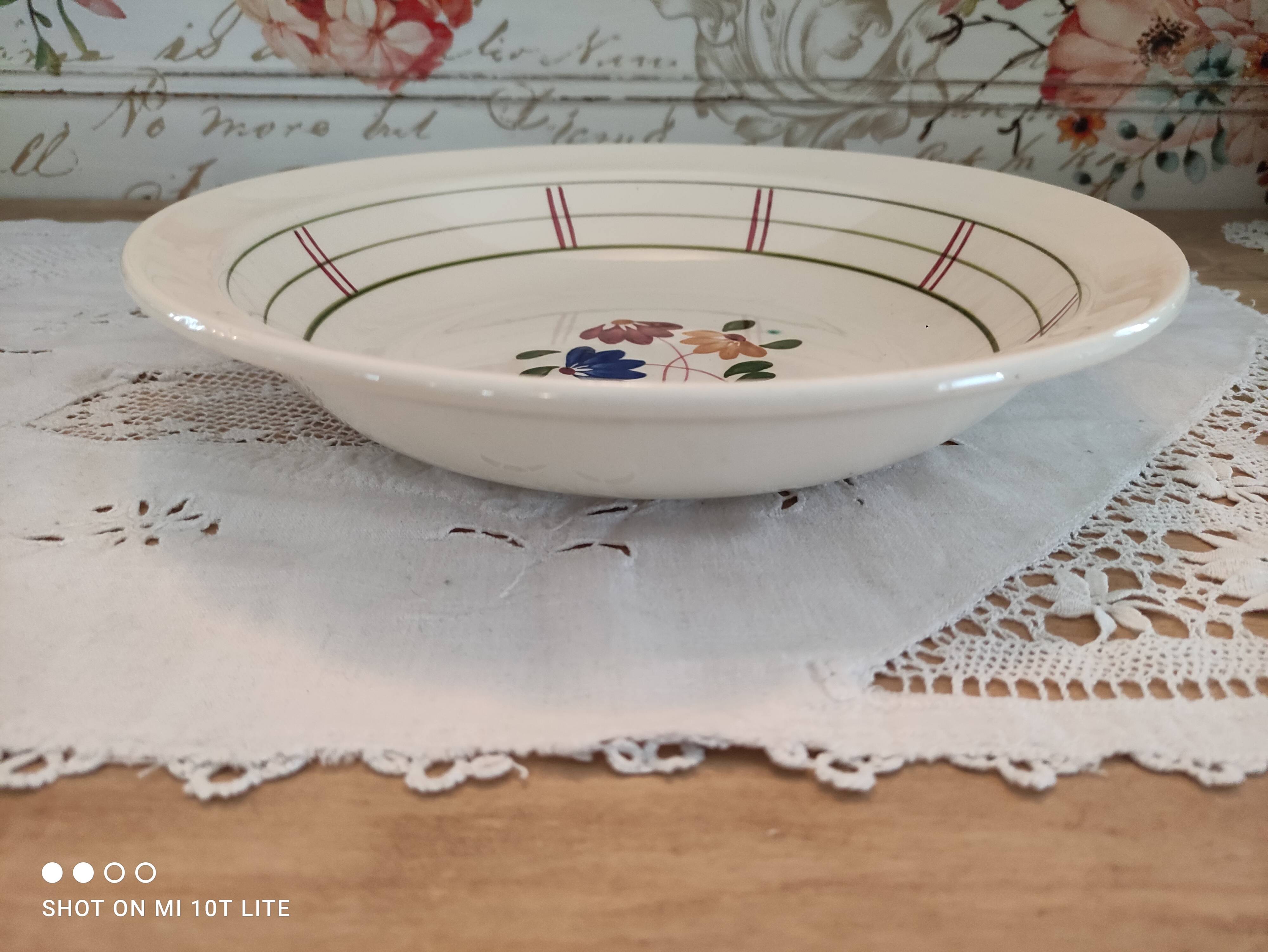 Hollow round dish K&G Lunéville France Micheline model