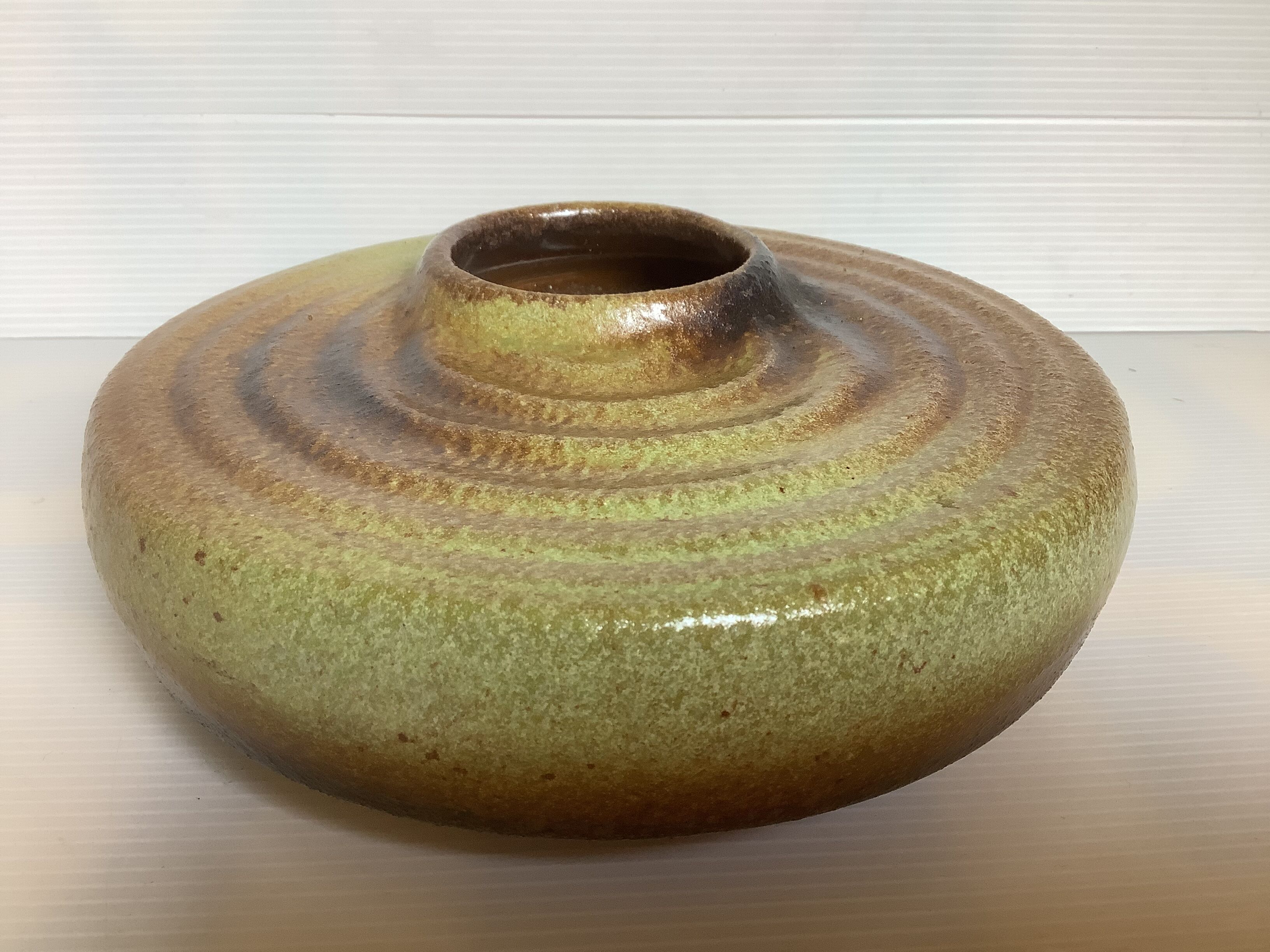Tripod spiral vase in green and brown ceramic
