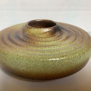 Vase spirale tripode céramique verte marron