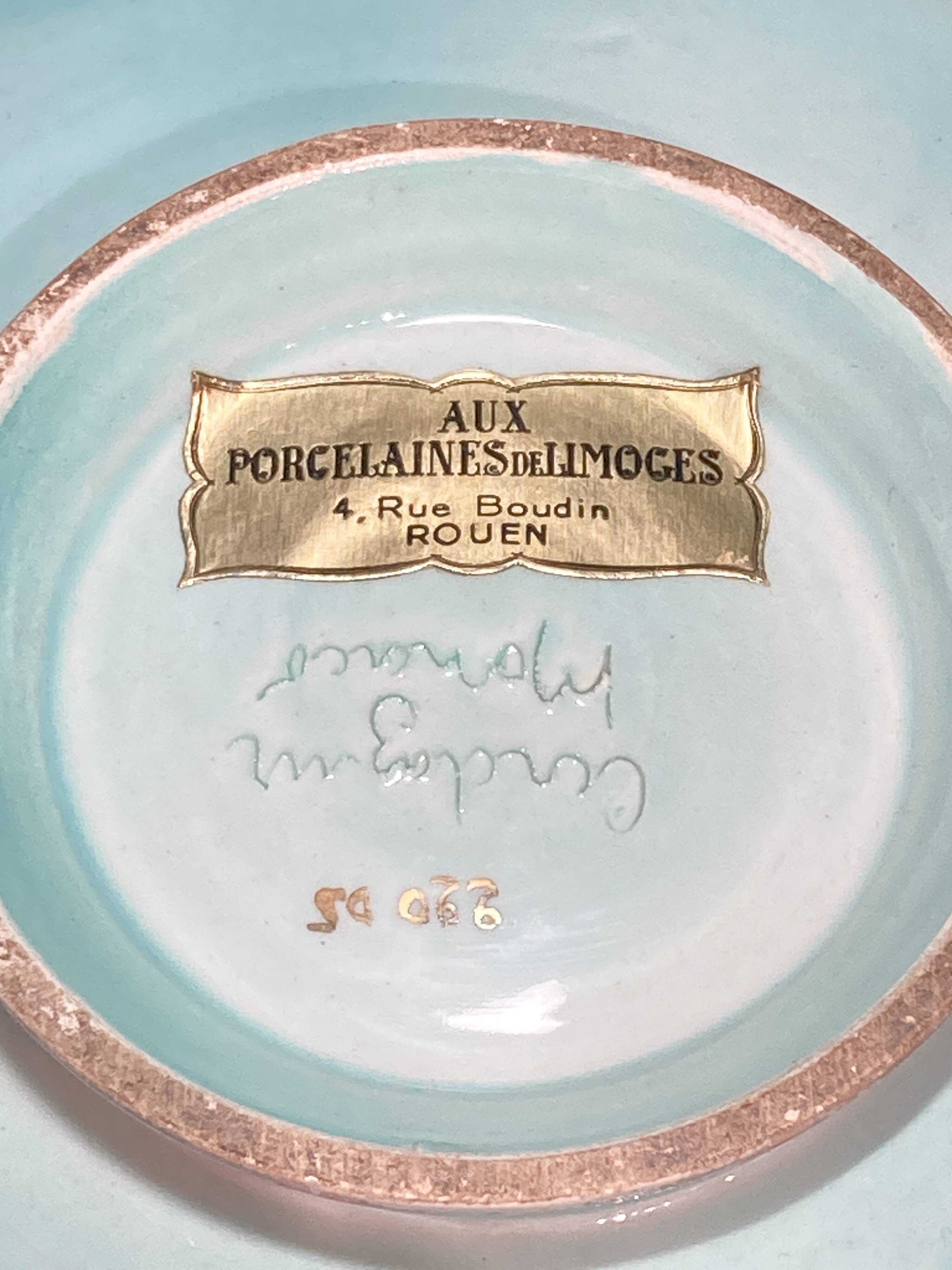Ceramic fruit bowl decorated with flowers