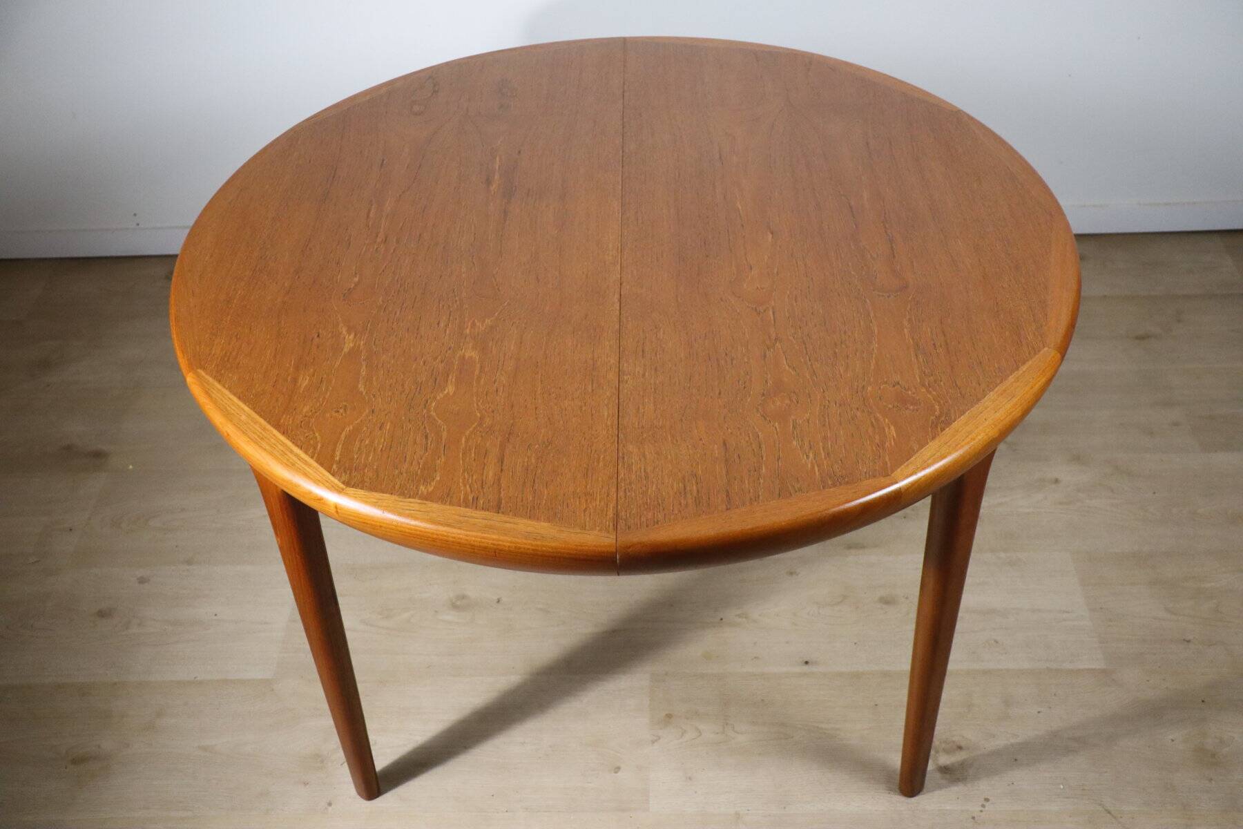 VV Mobler Spottrup Scandinavian extendable teak table, 1960