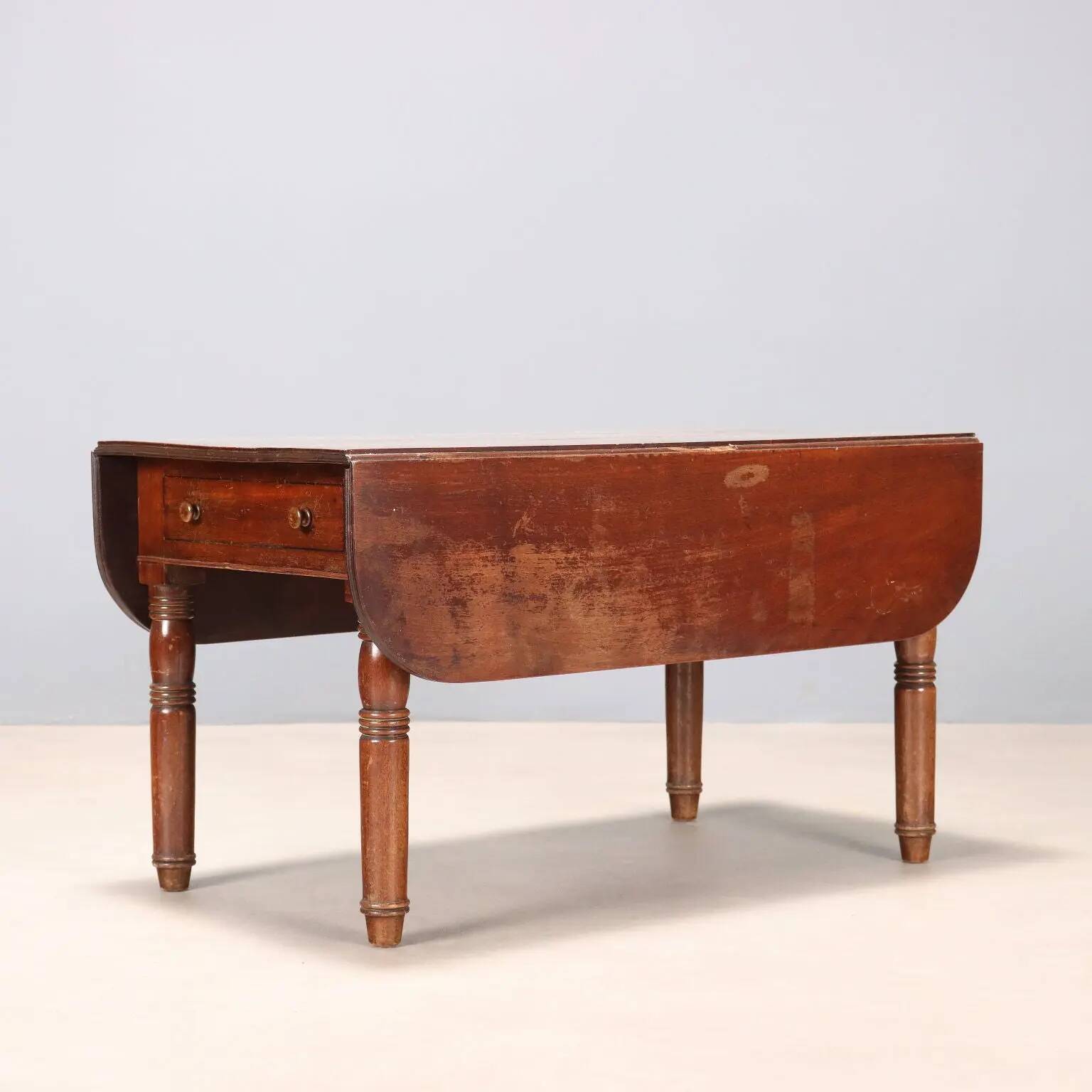 Antique mahogany side table, England, 19th century.