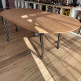 Extendable half-moon table