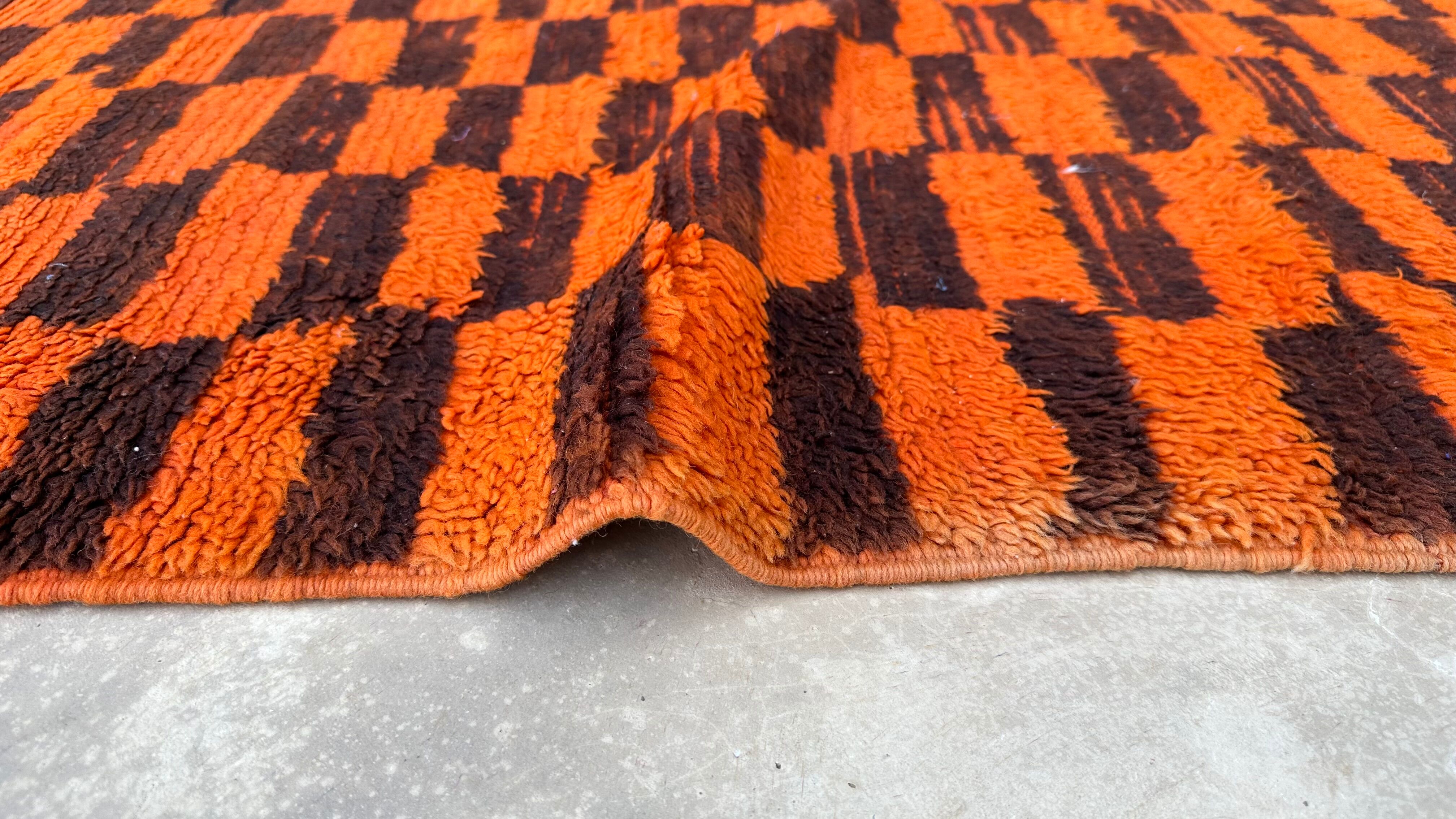 Orange corridor carpet 114 x 387 cm