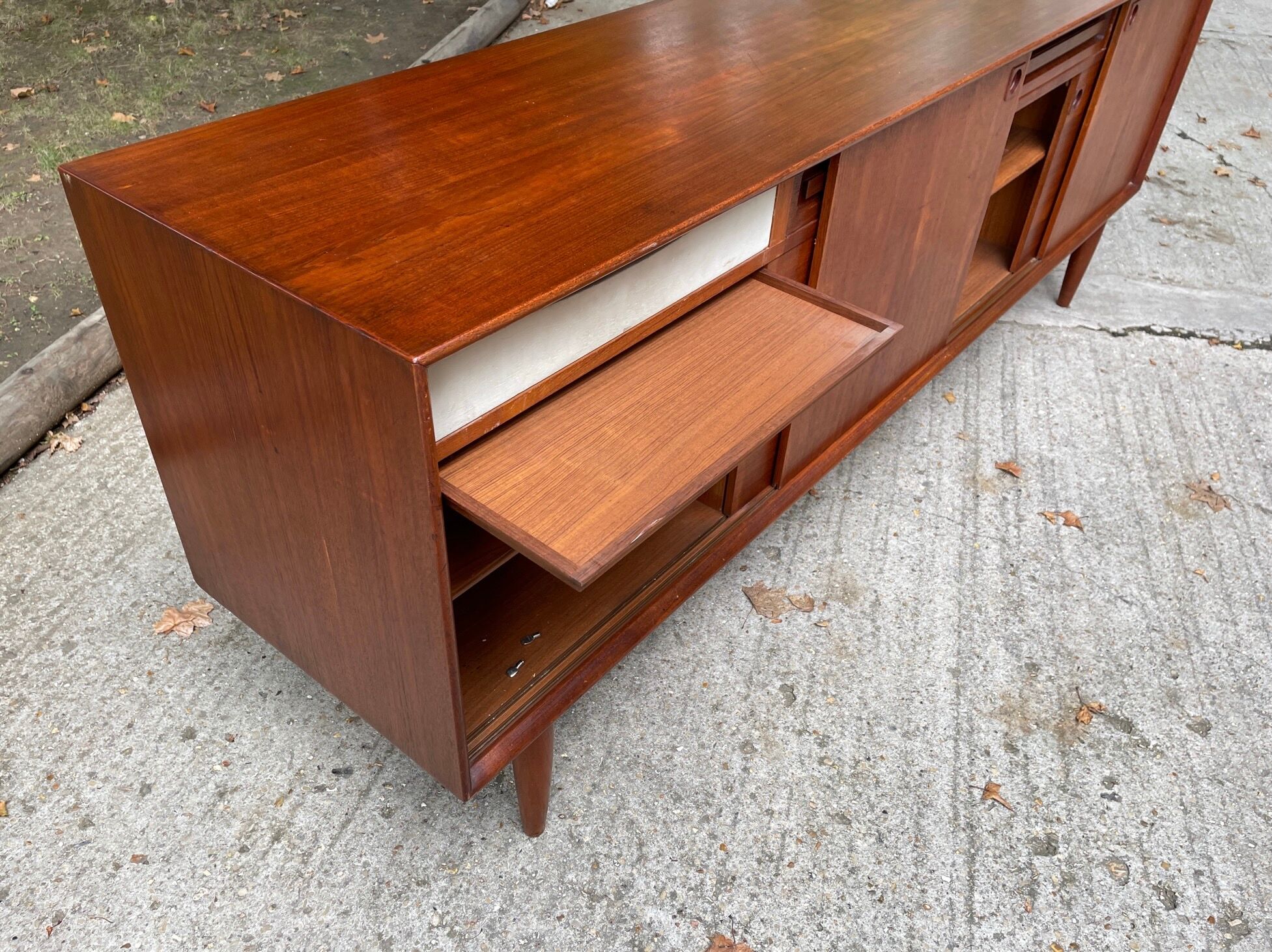 Teak design sideboard by Edvard Valentinsen, published by Samcom. 1960 Denmark.