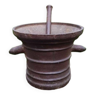 Large 19th century apothecary cast iron mortar