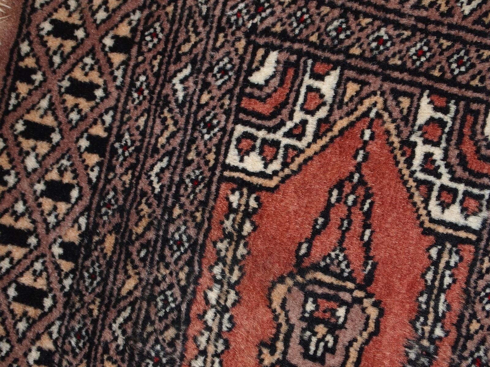 Tapis vintage fait main Bukhara de prière en laine rouge (45cm x 101cm)
