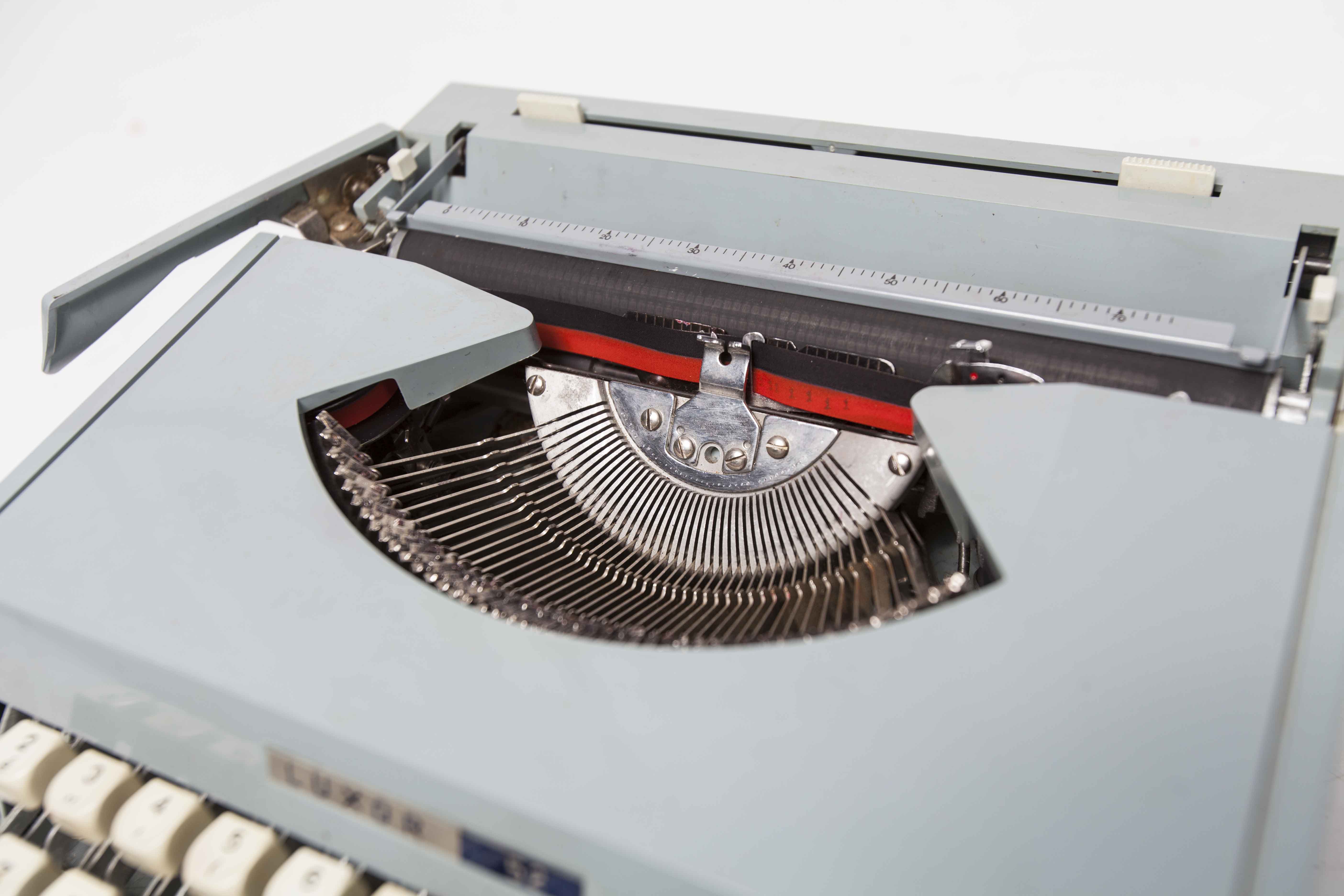 Revised Luxor 1980 typewriter