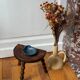 Tabouret tripode en bois tourné