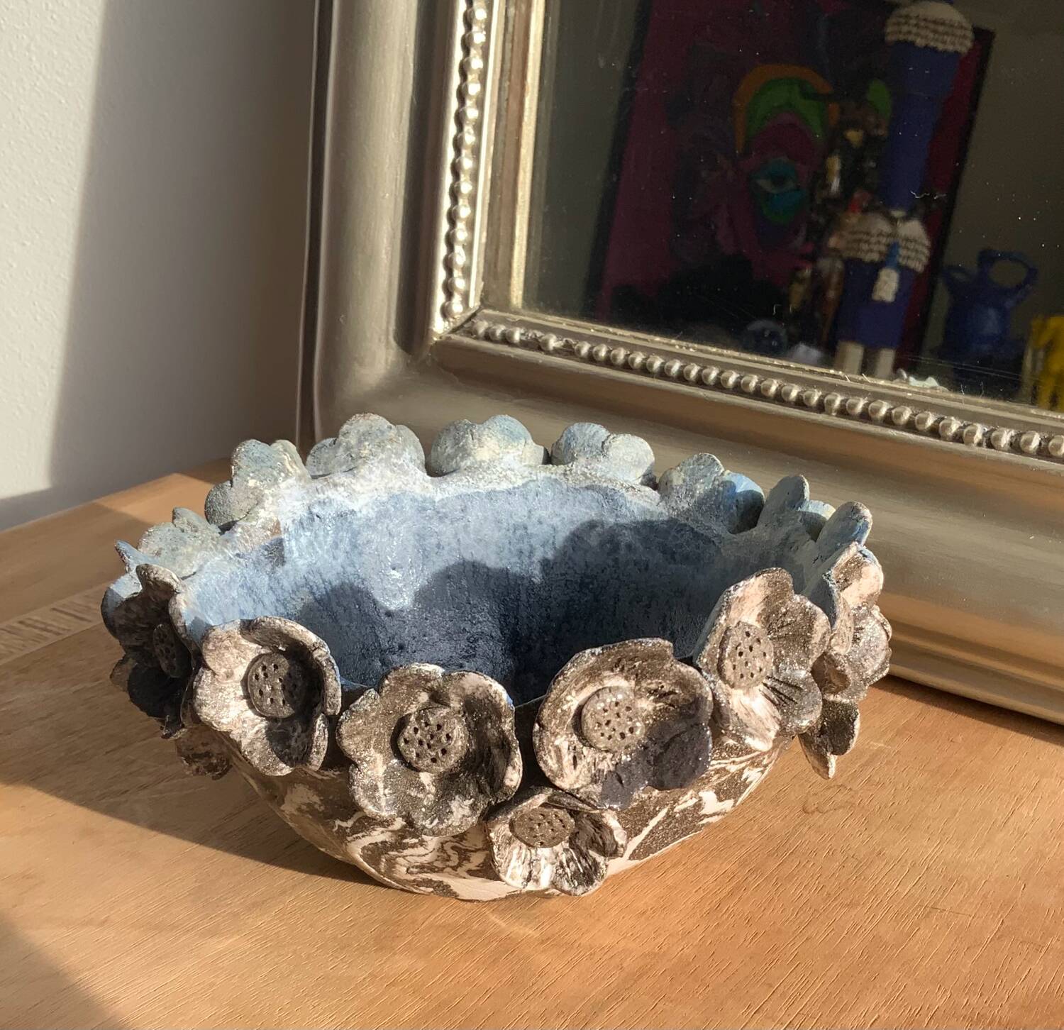 Bol sculptural en céramique – Technique du neriage – Fleurs en relief