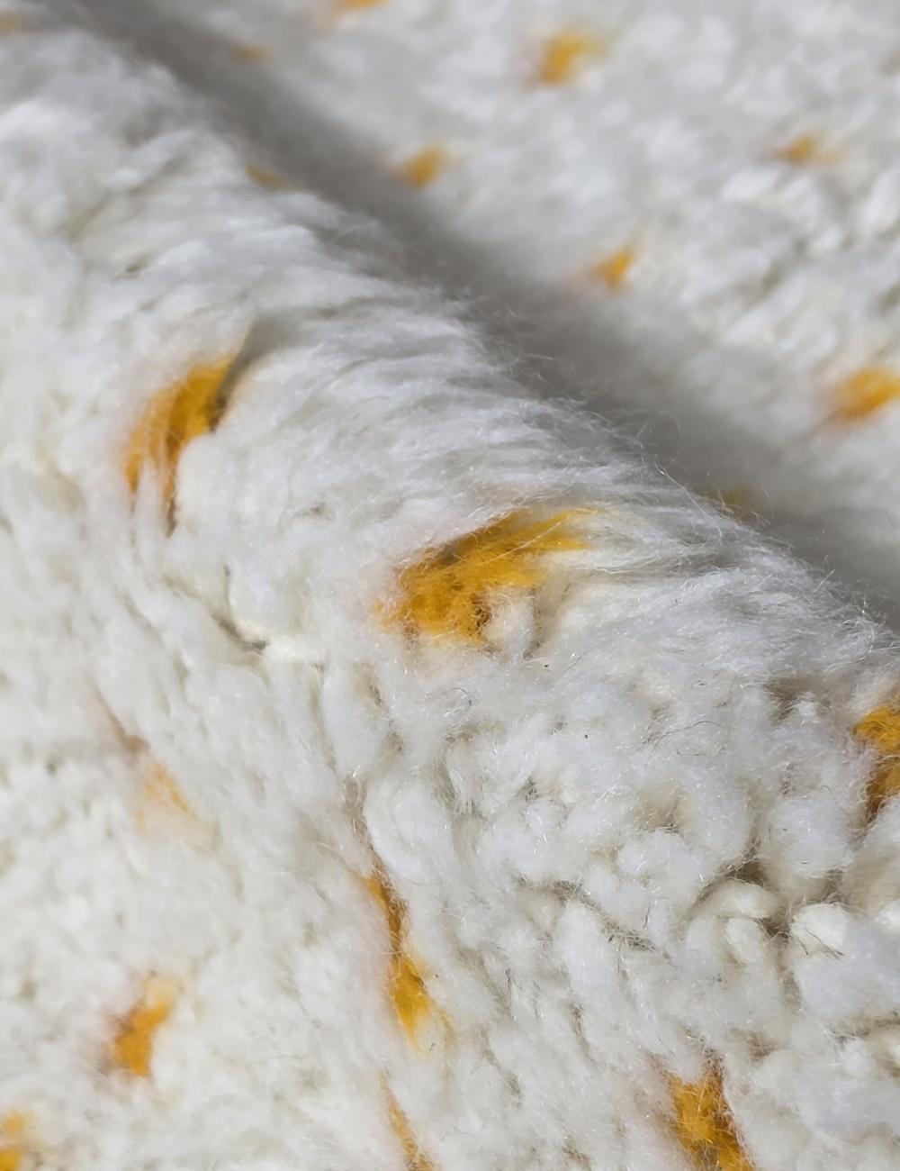 White carpet with yellow dots - 276 x 211 cm