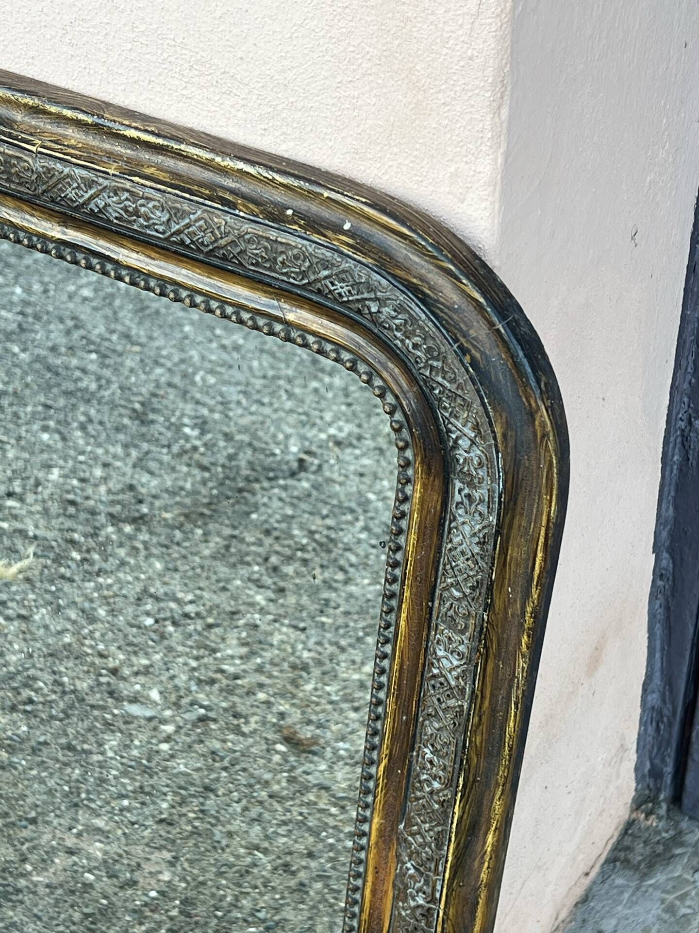 Miroir louis Philipe en bois doré sculpté fronton arrondi