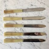 Lot de 5 couteaux en corne années 50 vintage