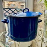 Vintage pot in enamelled sheet metal