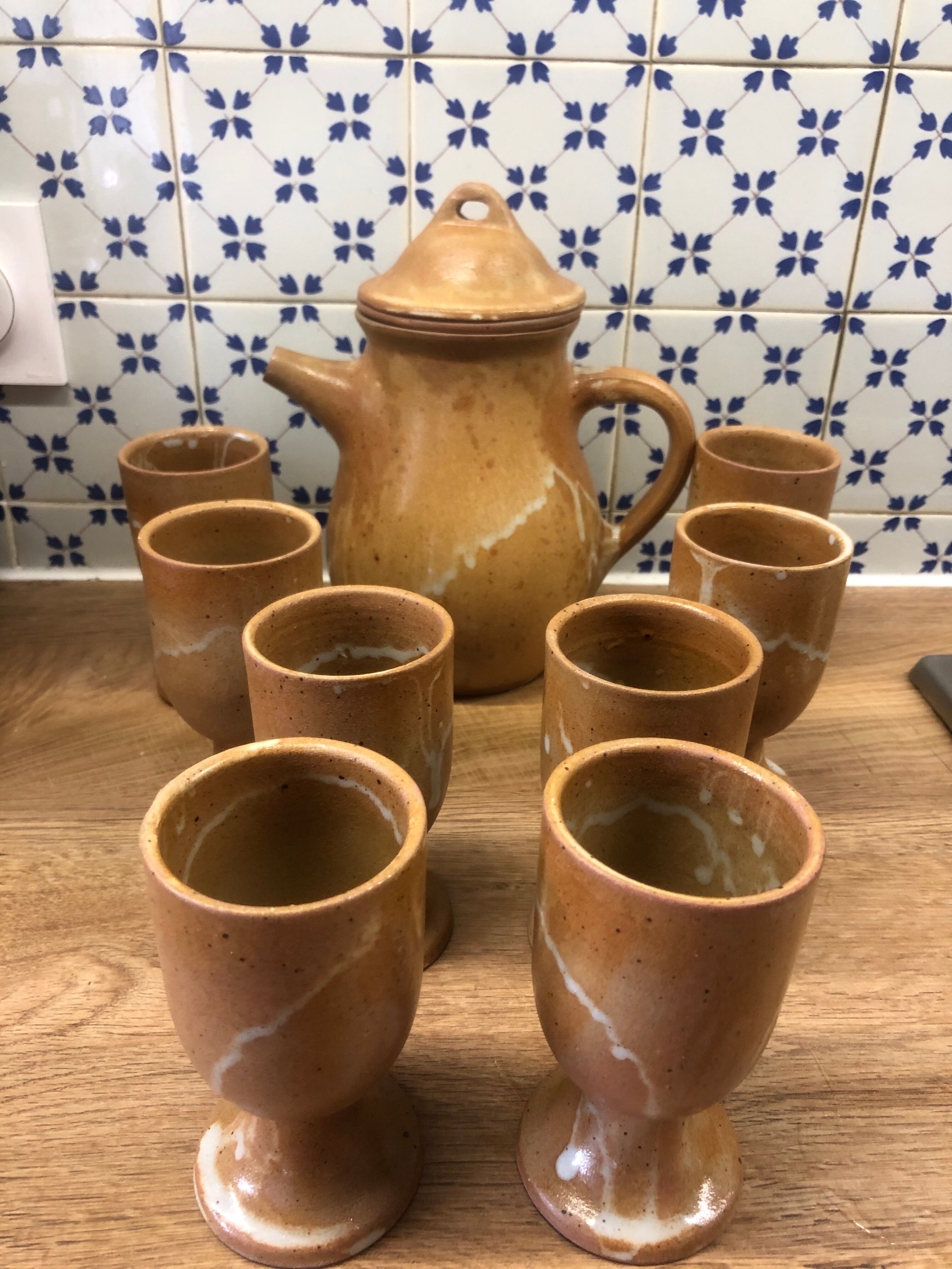 Teapot with its 8 mazagrans