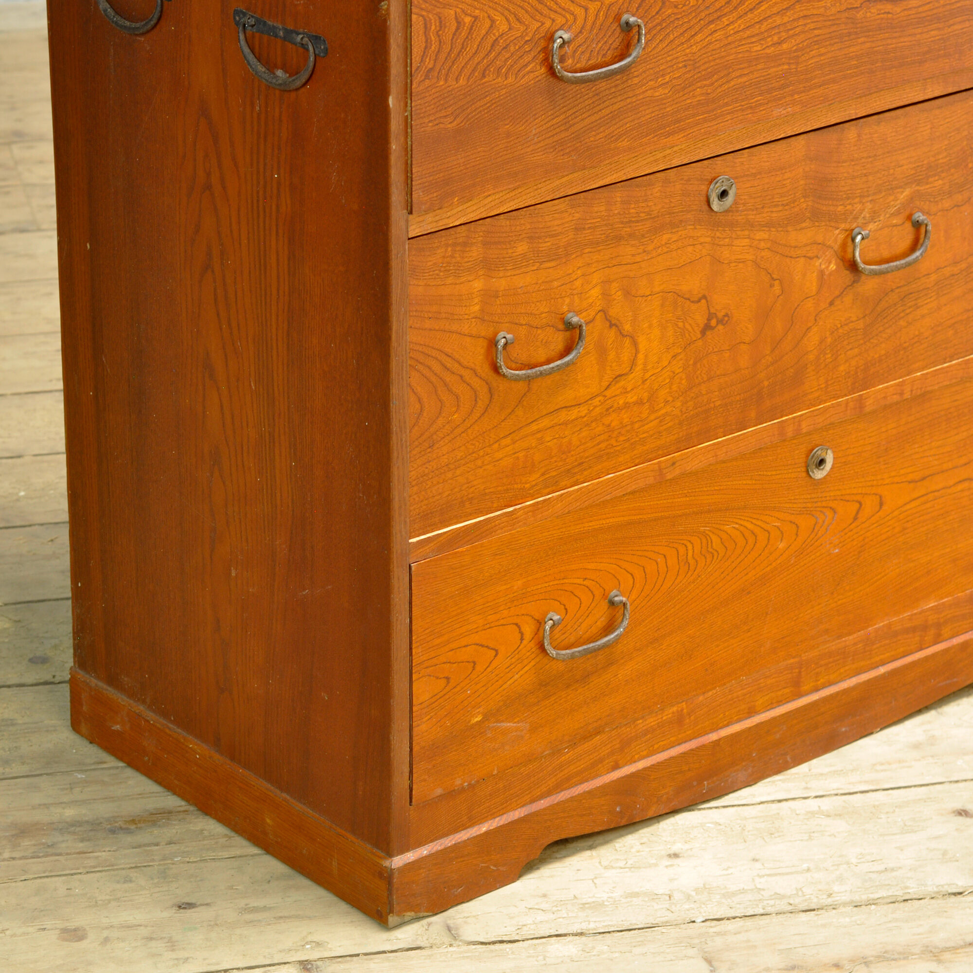 Commode Tansu japonaise, vers 1910