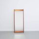 Miroir en teck avec bande en relief en cuivre