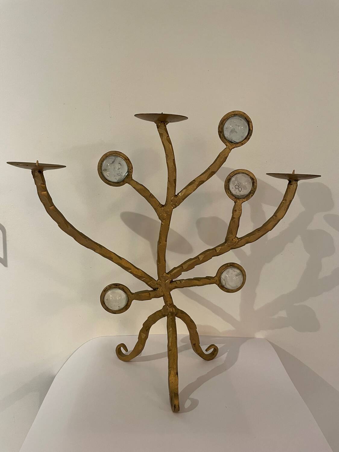 Candelabre en fer forgé et verre XXe