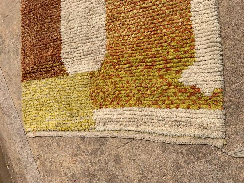 Traditional handwoven Berber rug, size 150 x 250 cm