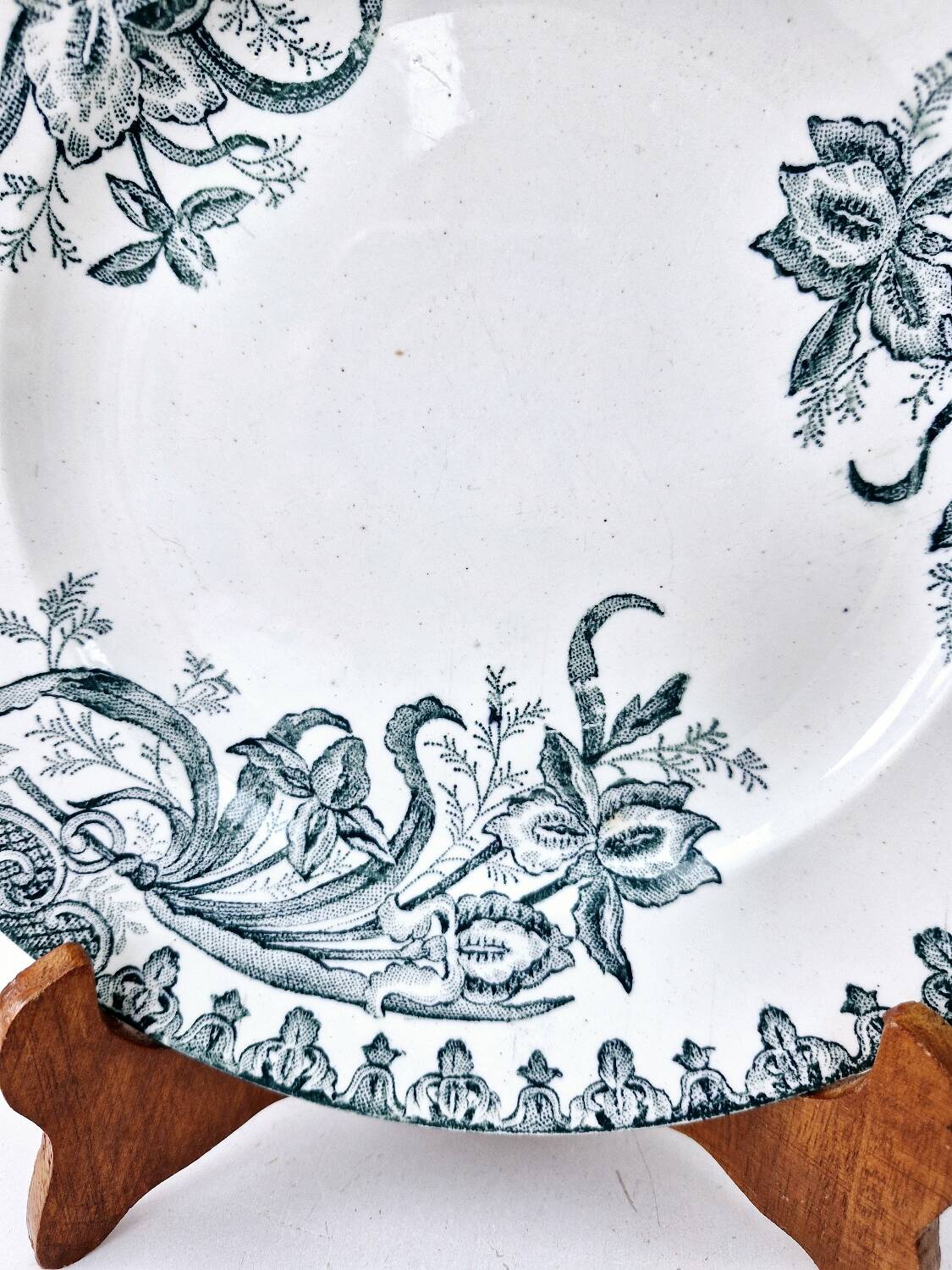 Old Iron Earth Flat Plate Saint Amand Amandinoise Lily Model