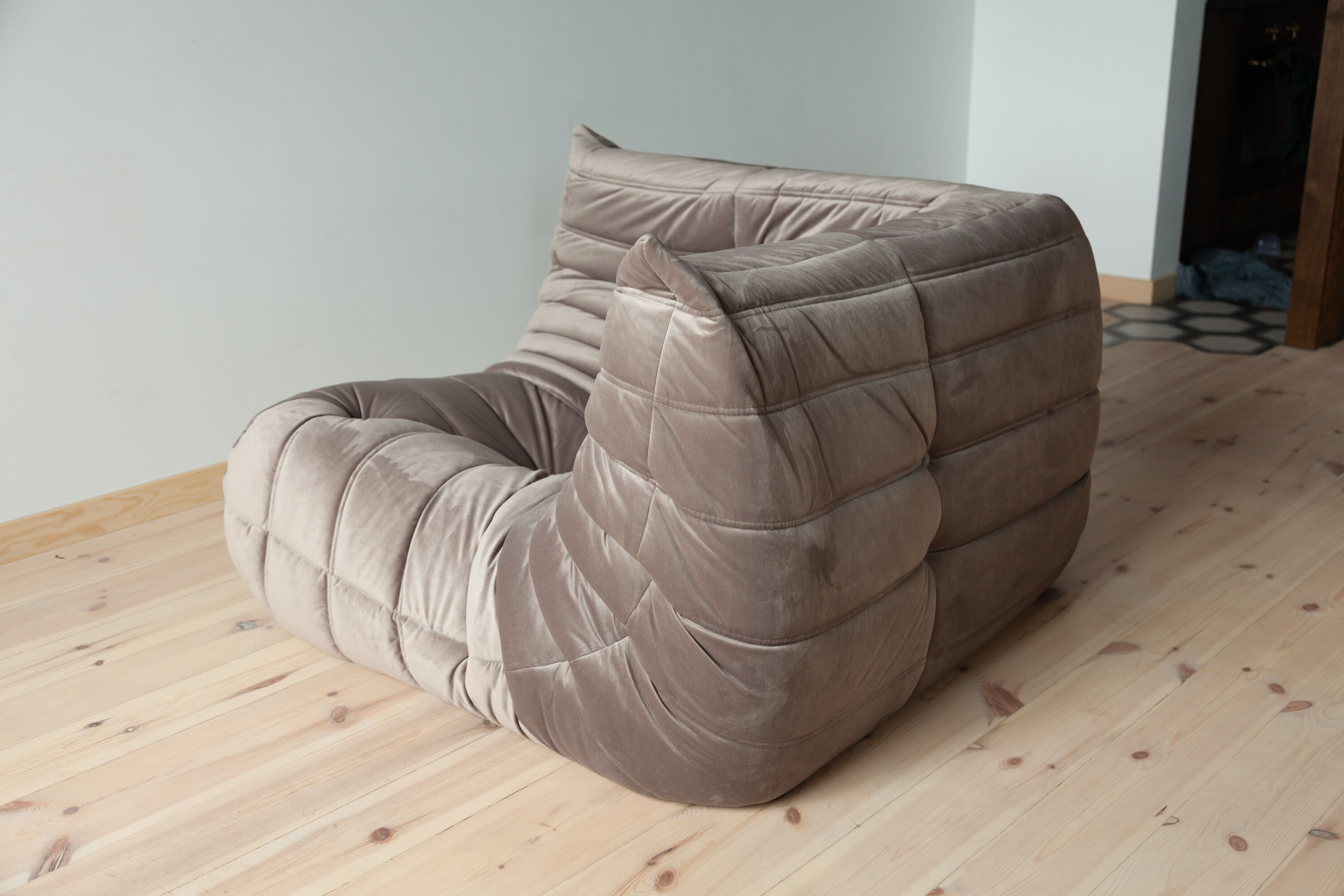 Togo corner chair model designed by Michel Ducaroy 1973