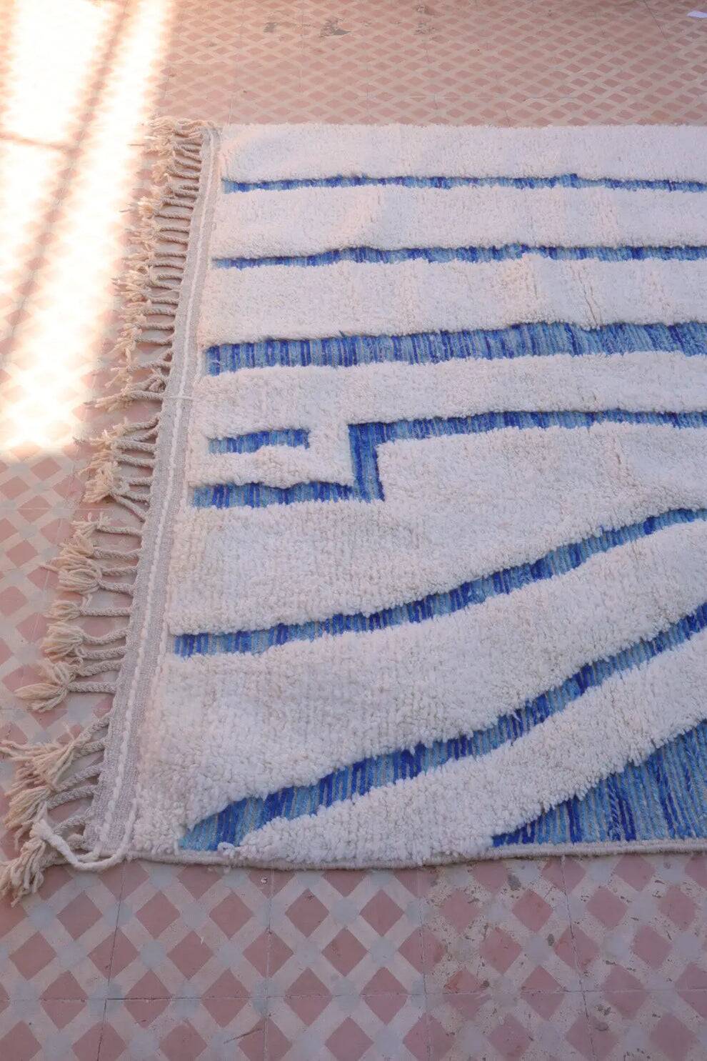 Azilal rug Traditional handwoven size 150 x 250 cm
