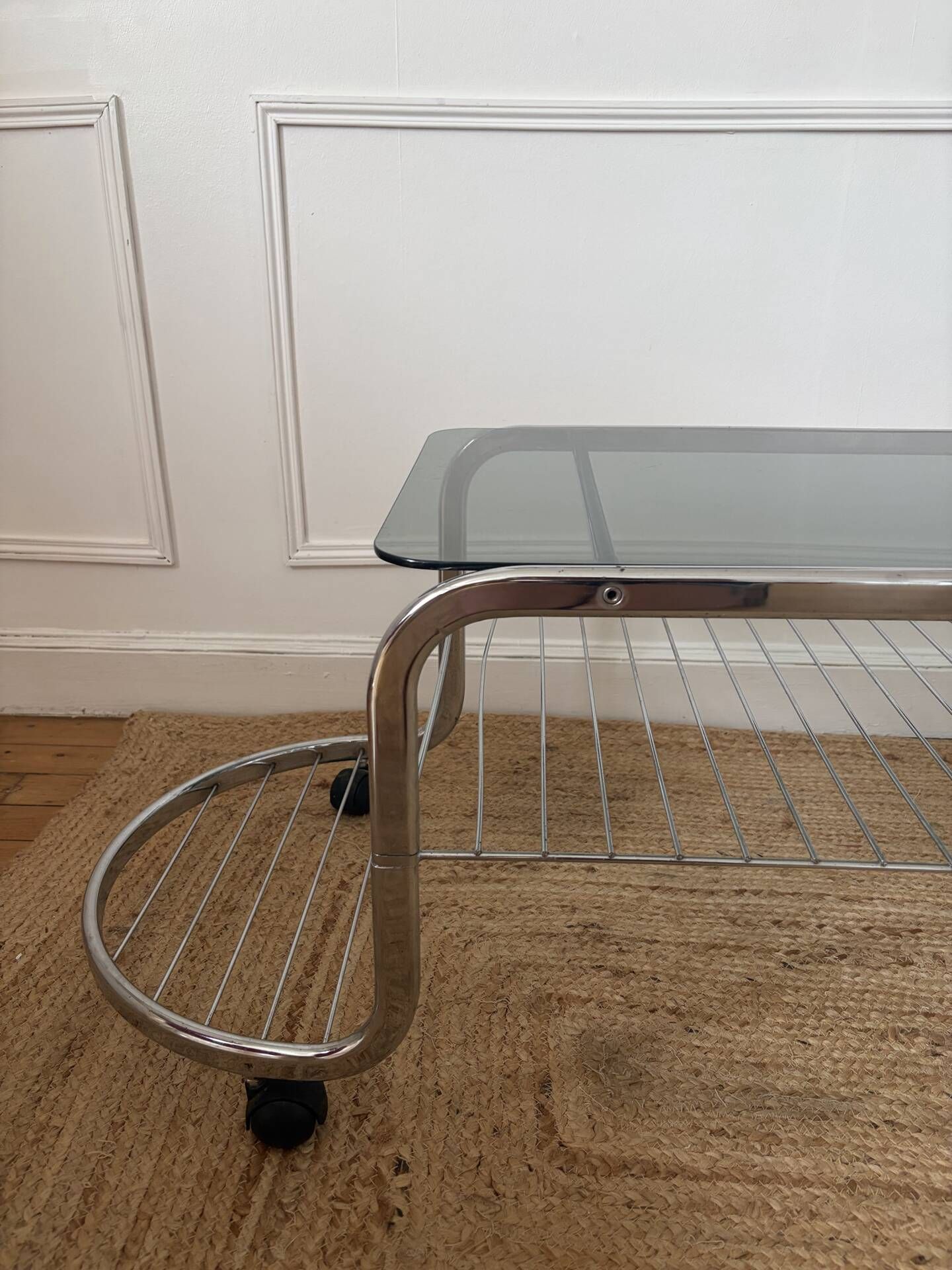 Table basse en métal et verre fumé 1970