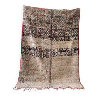 Tapis berbère vintage rose fané et noir