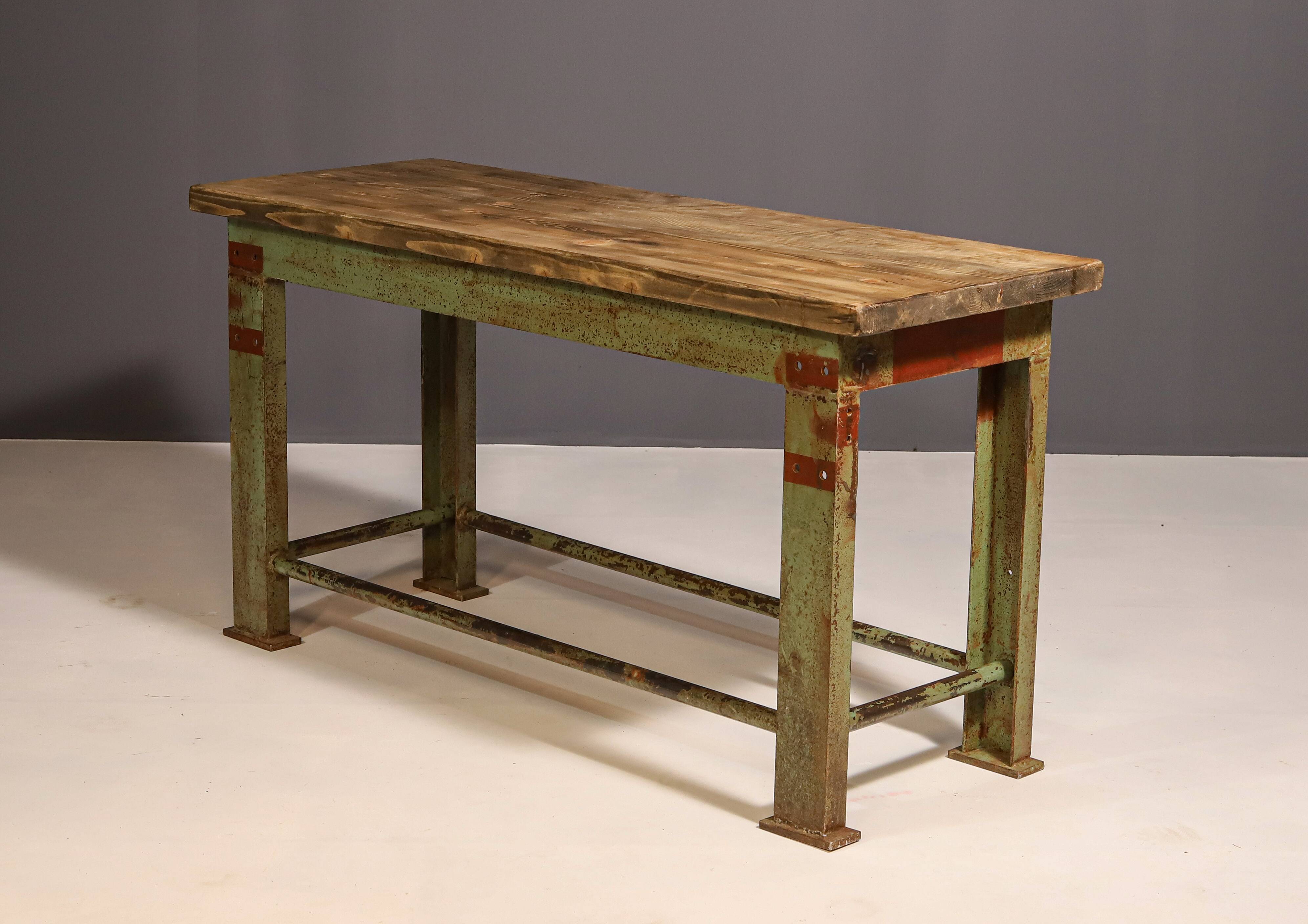 Table de cuisine industrielle en fer des années 1950, Tchécoslovaquie