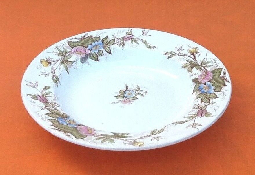 Old hollow dish Polychrome earthenware Floral decoration Diameter: 255mm