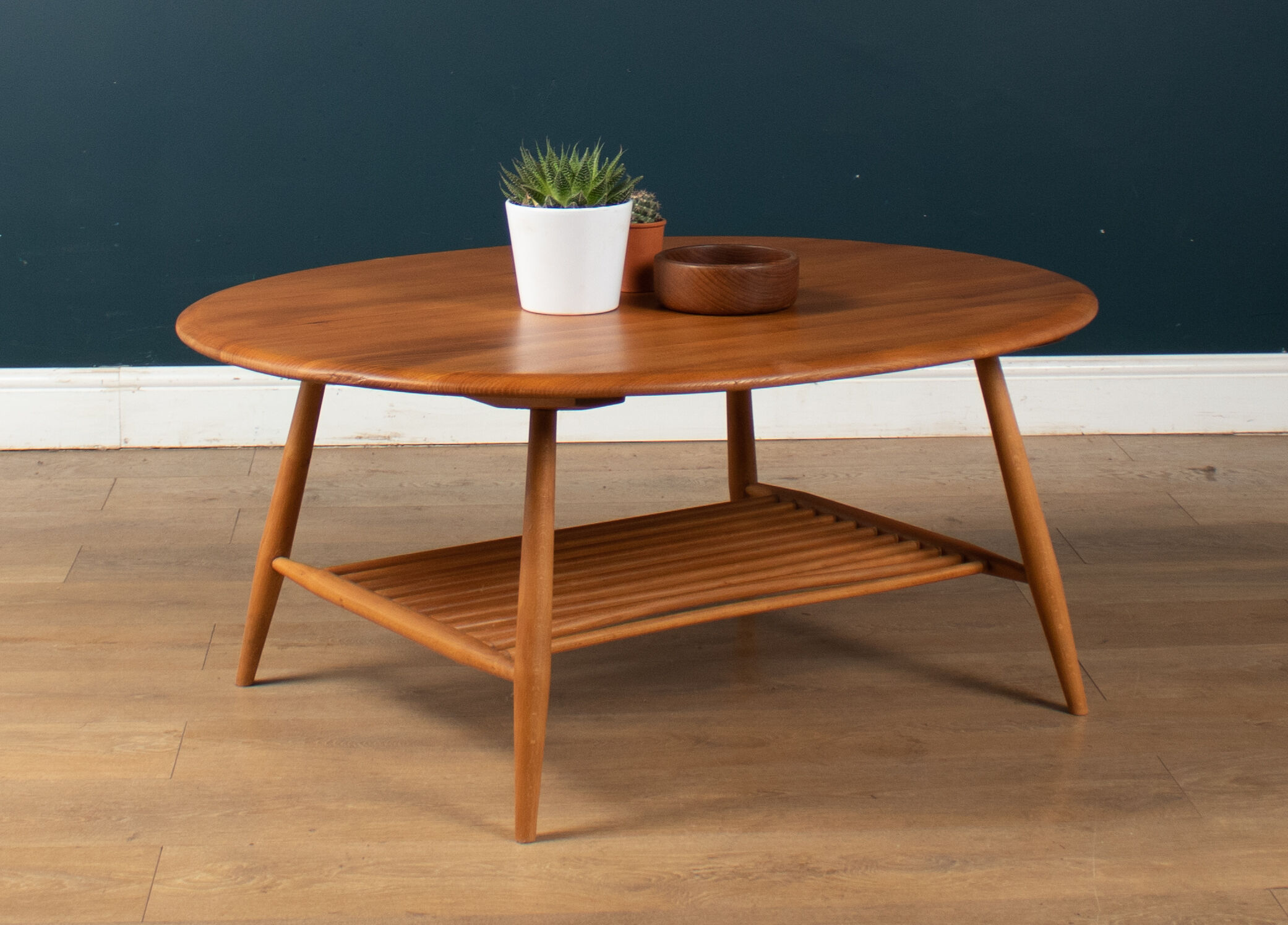 Retro vintage solid elm Ercol model 454 supper table, coffee table