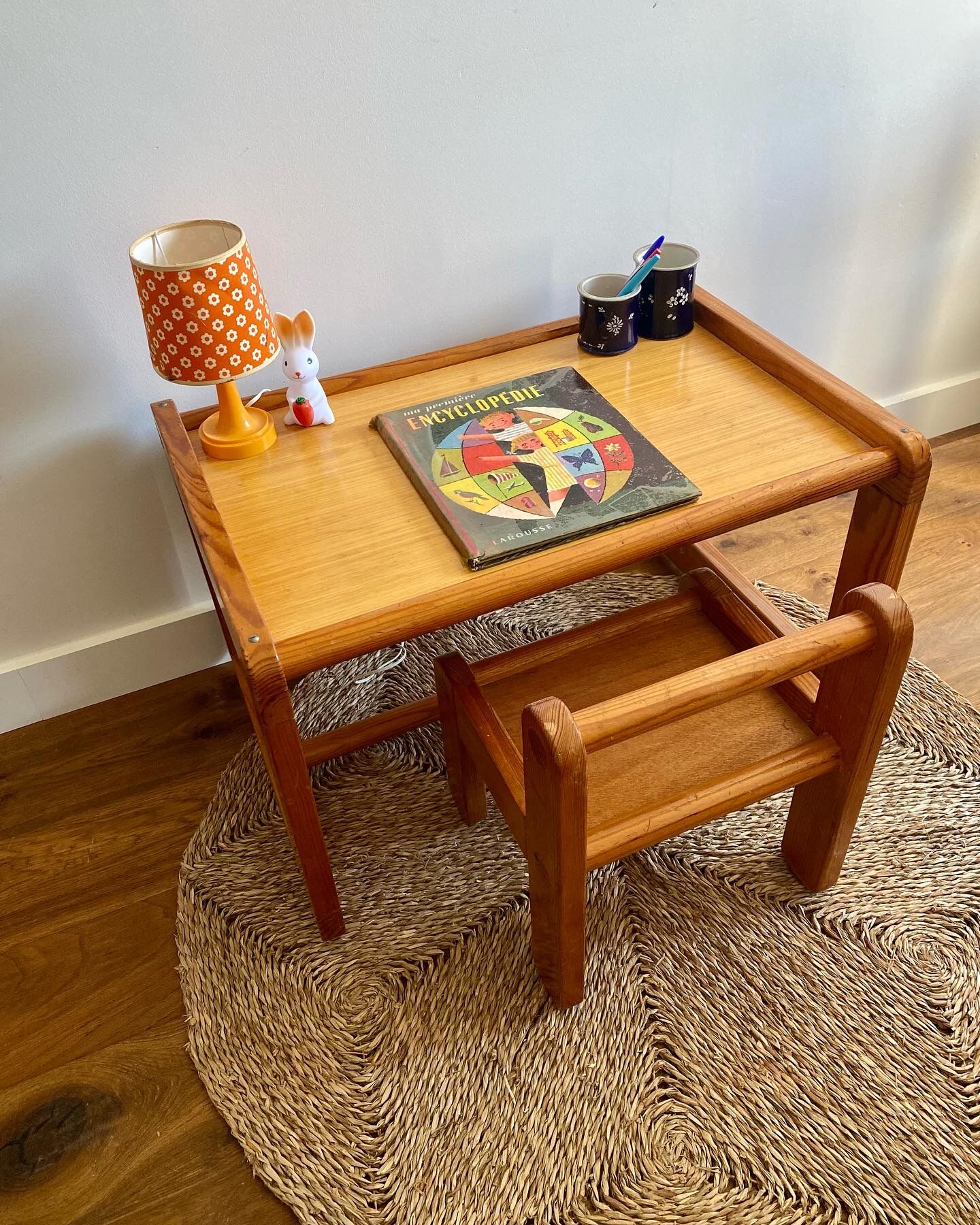 Children's desk and its wooden seat from the 80s