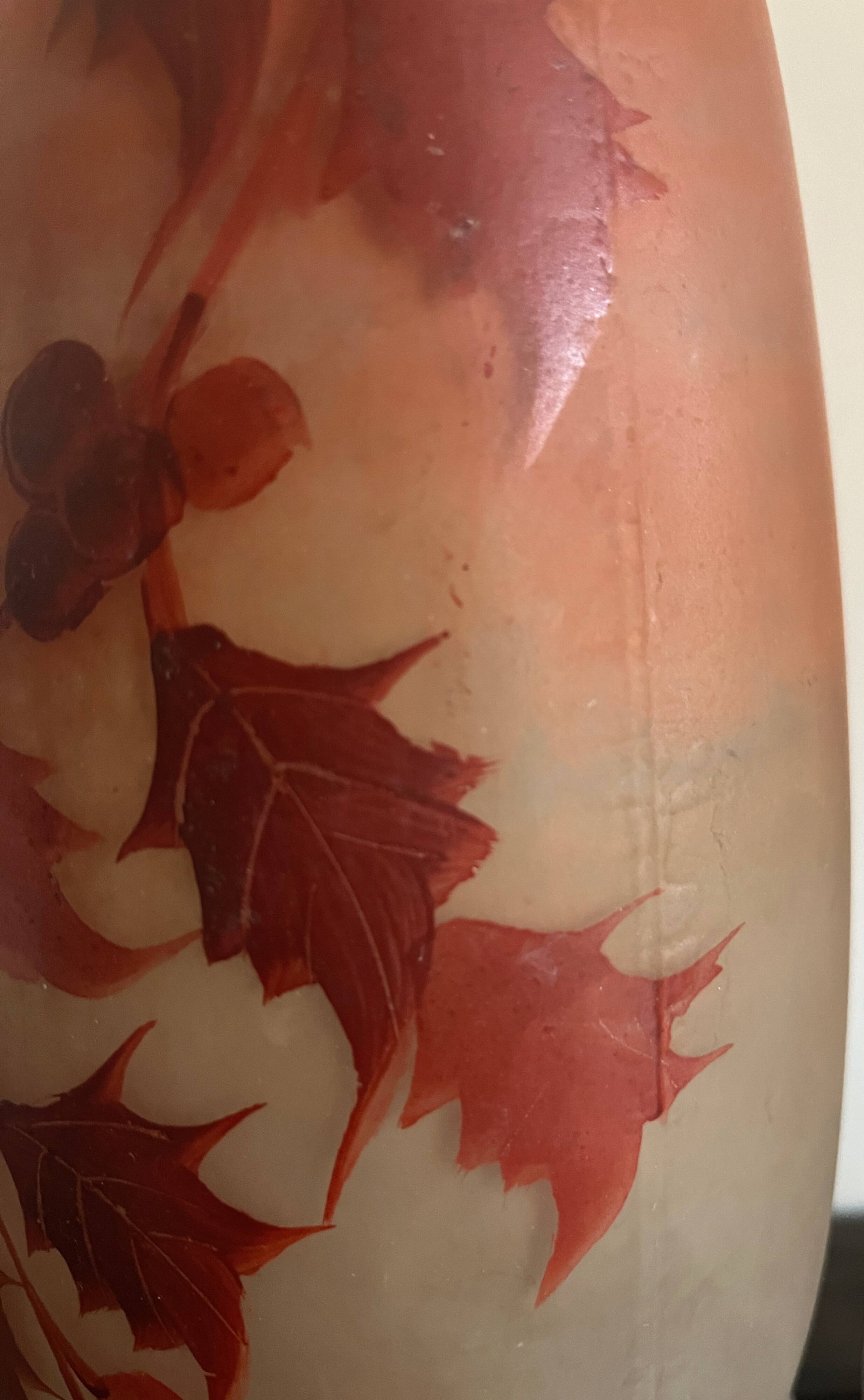 Pair of antique vases decorated with holly (early 20th century)