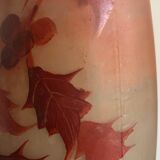 Pair of antique vases decorated with holly (early 20th century)