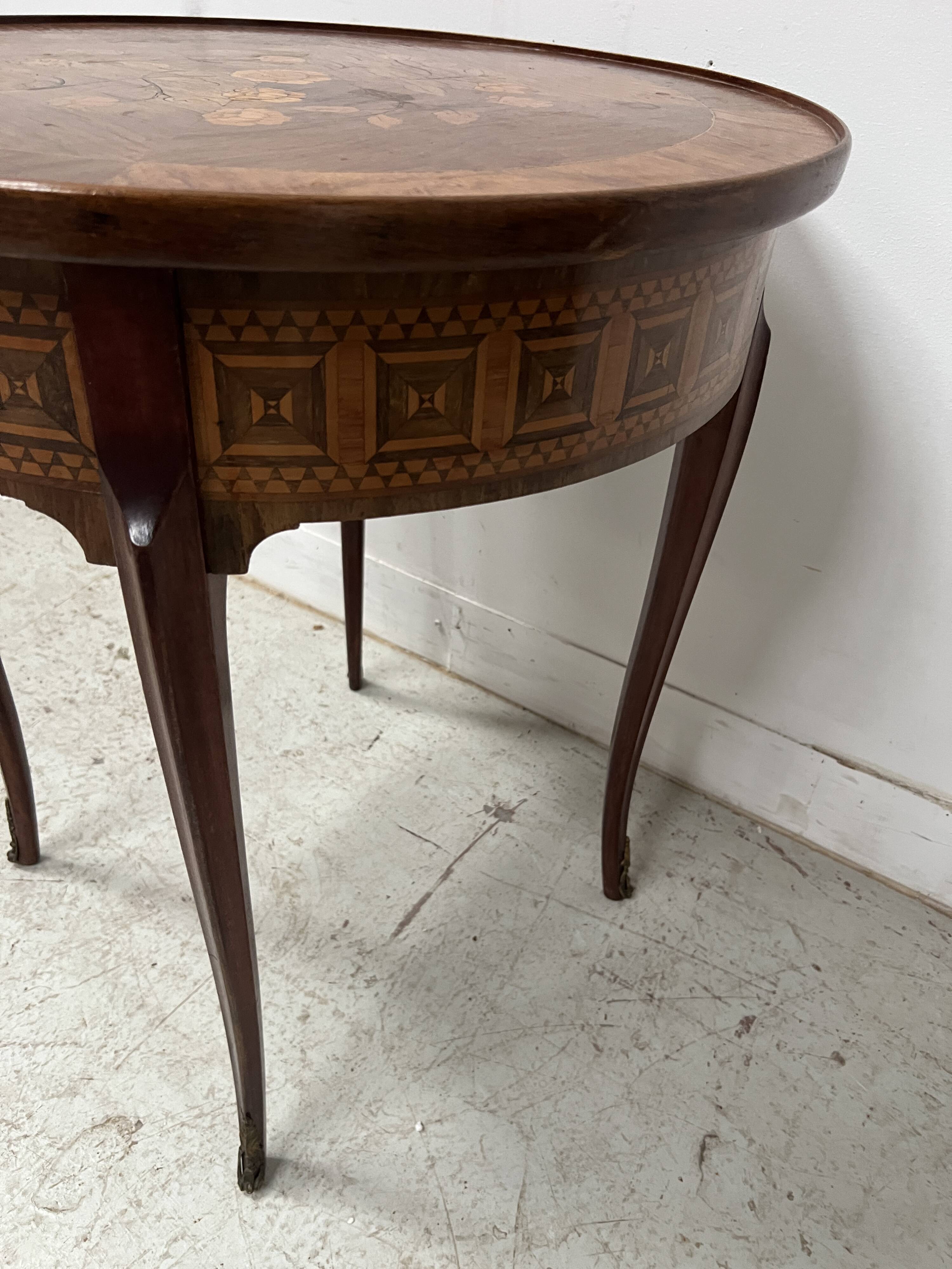 Louis XV style marquetry wood side table, 20th century