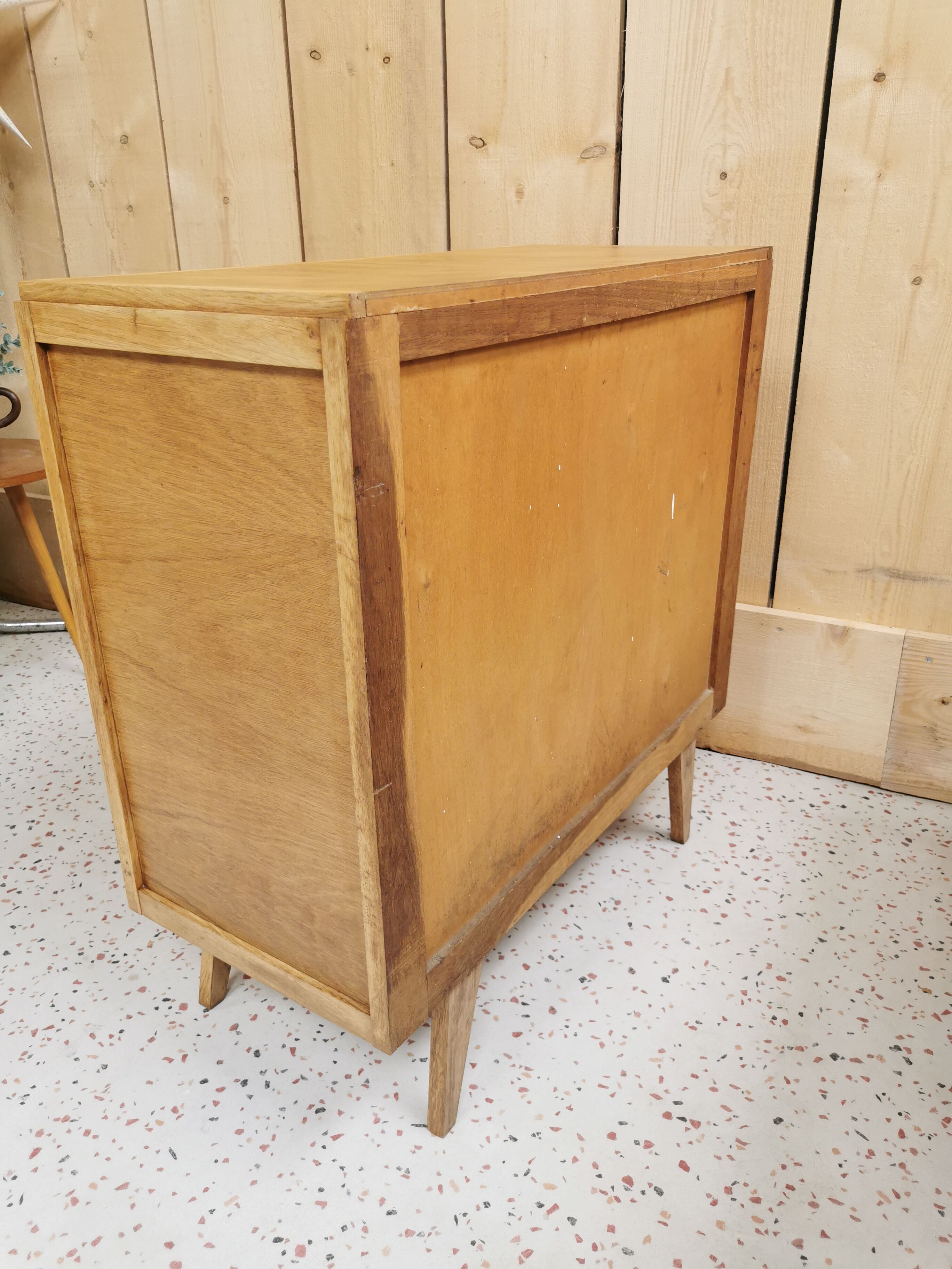 Chest of drawers compass feet