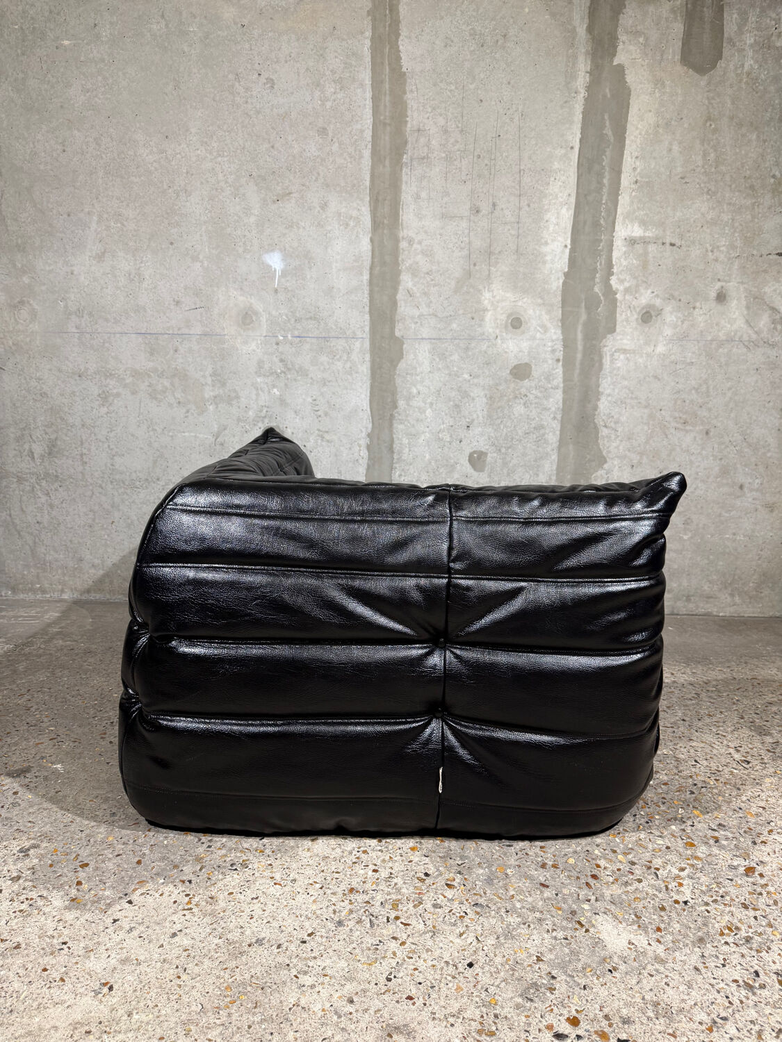 Togo angle faux leather Black - Ligne Roset