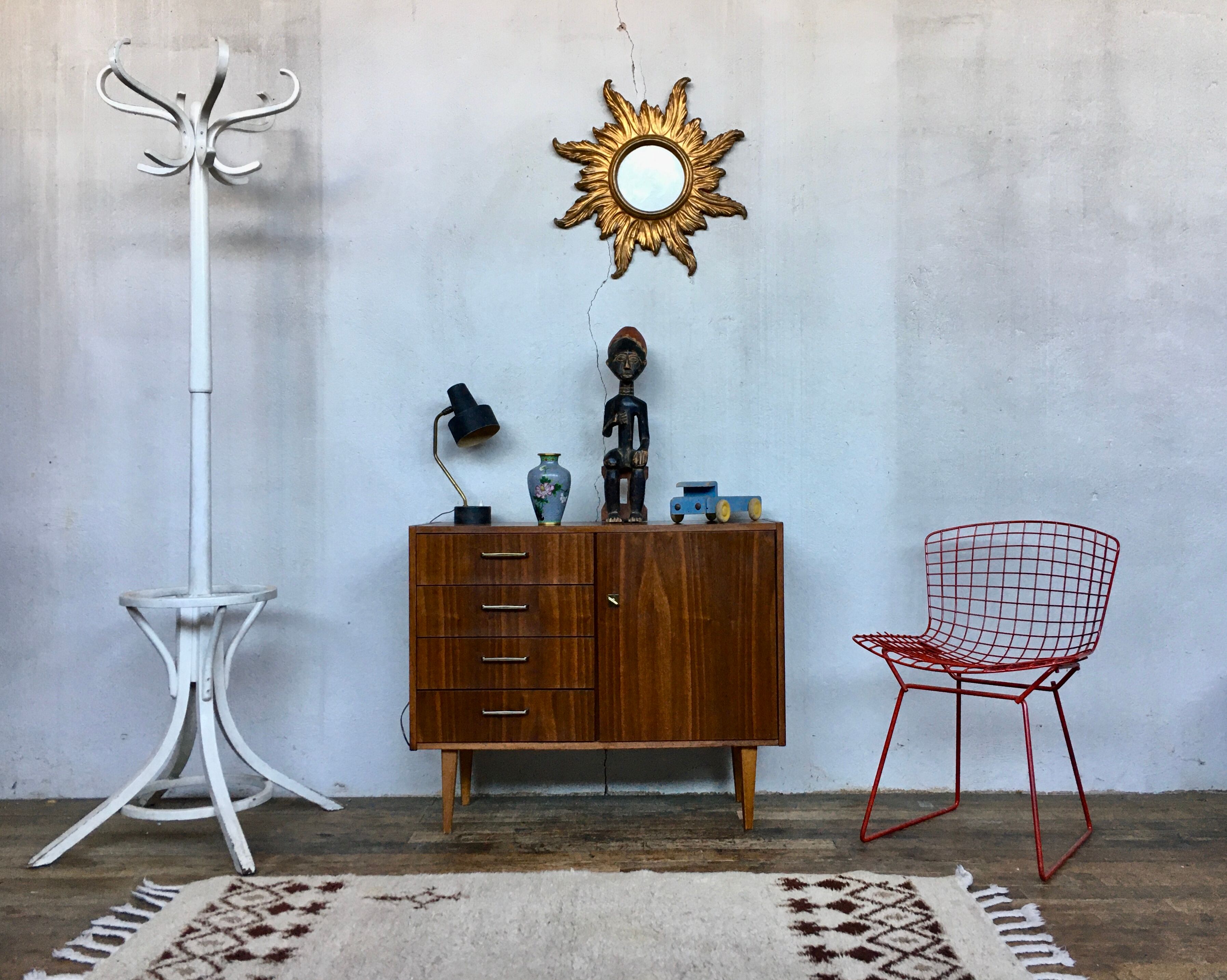 Buffet vintage retro 1950 feet spindles Scandinavian style