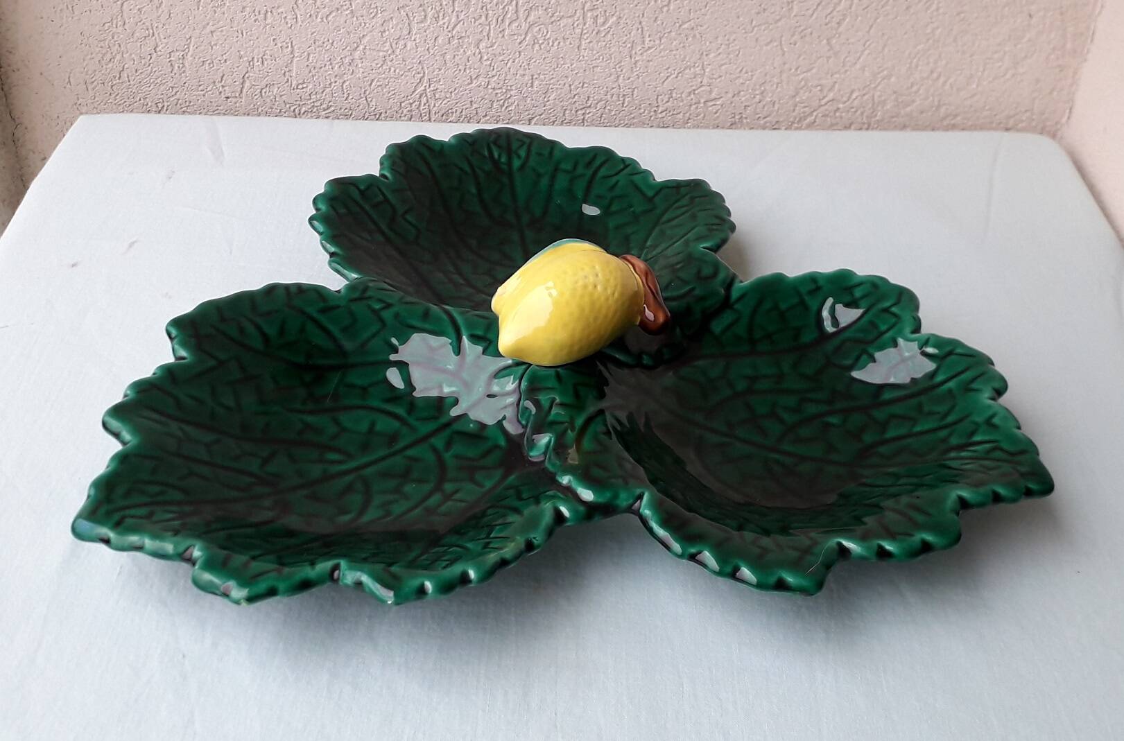 Plat serviteur barbotine Ferlay Vallauris
