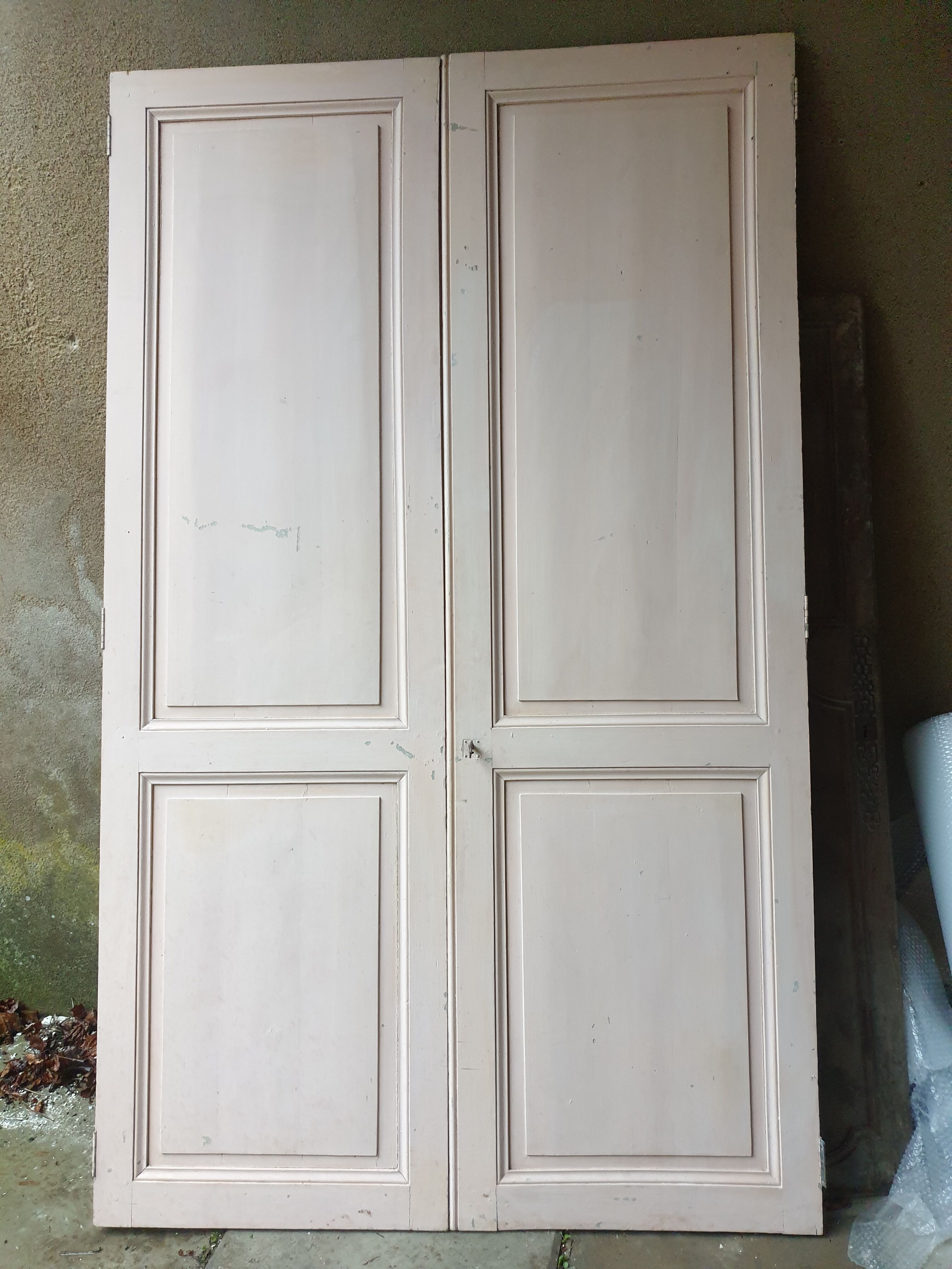 Double antique wooden doors