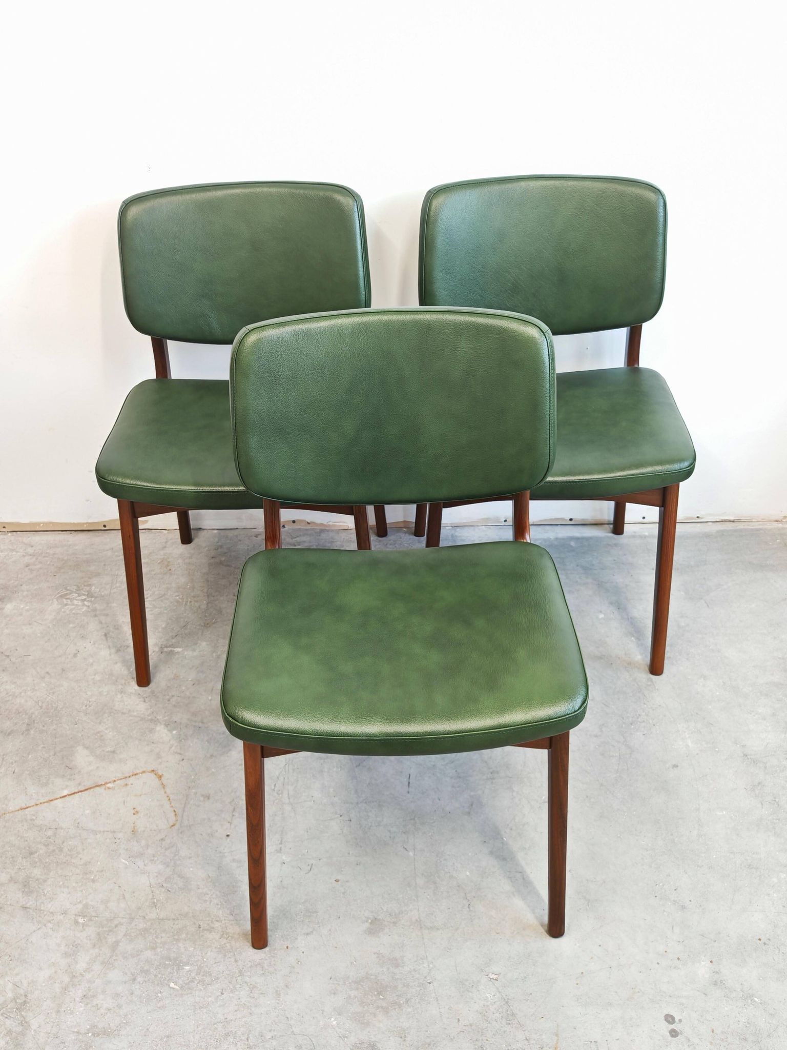 Mid-Century Modern dining chair in teak and leather, Denmark 1960s
