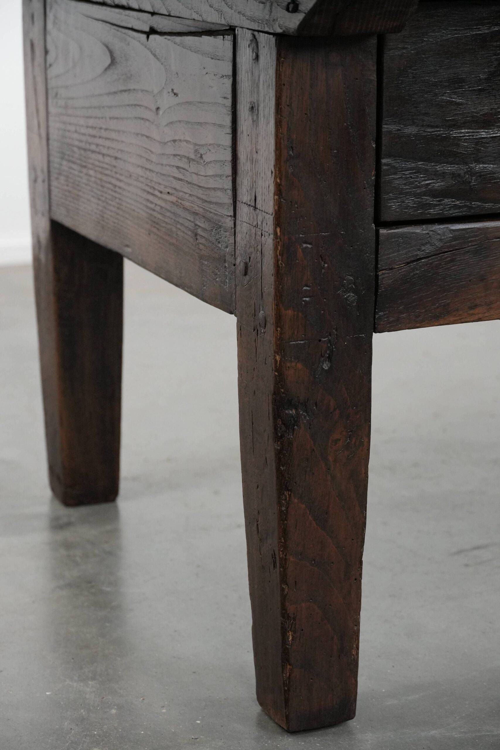 Antique 18th-century Southern European coffee table made of chestnut wood