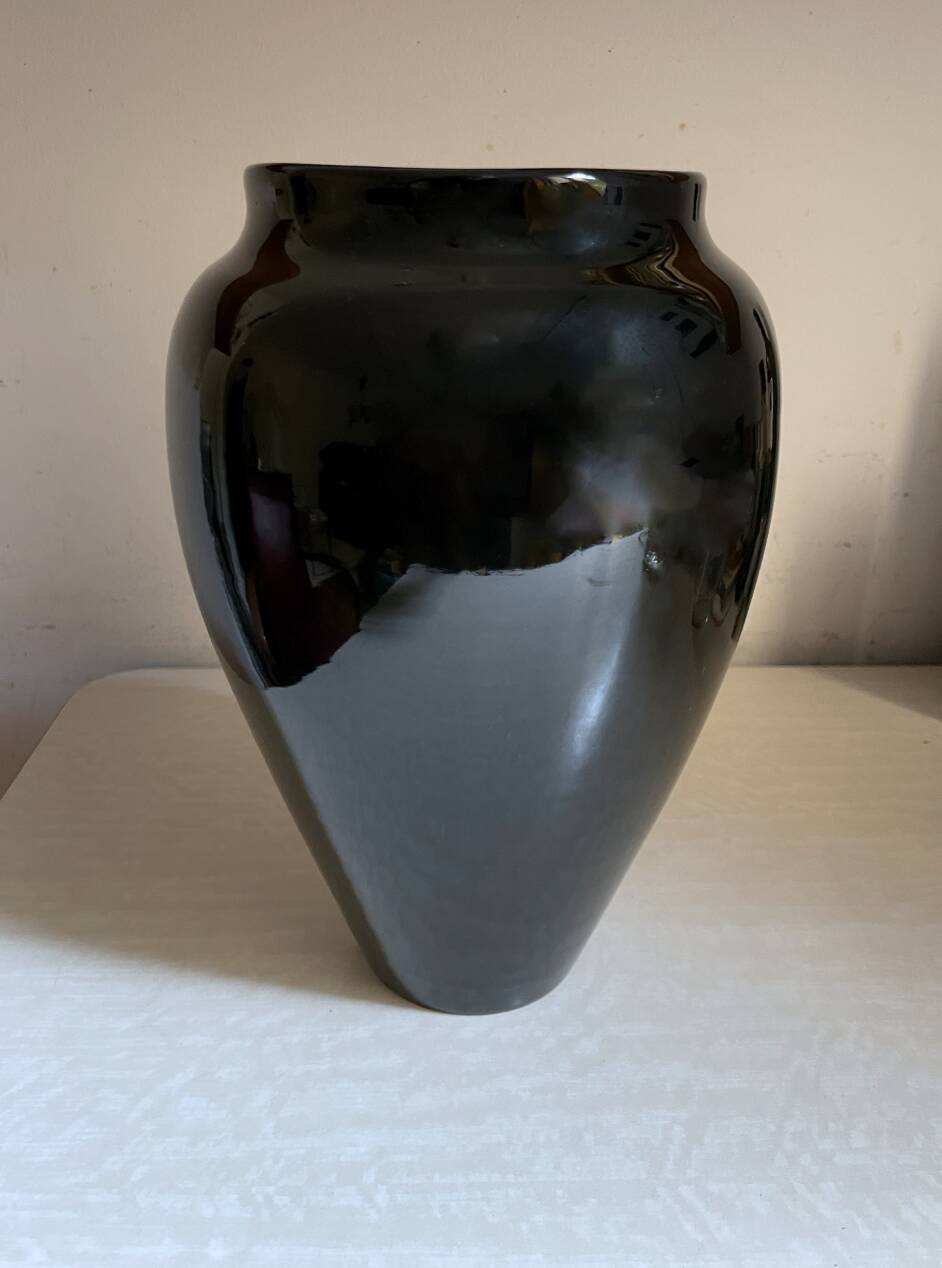 BLACK STONEWARE VASE