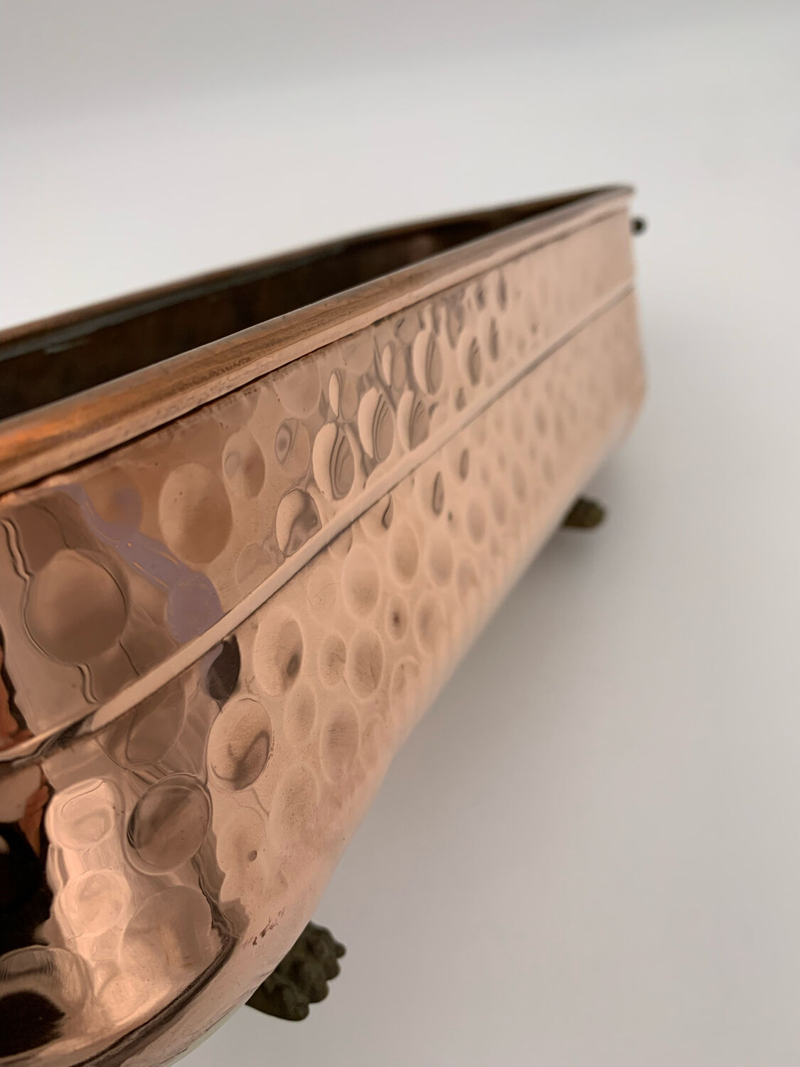 Old copper planter, brass feet - Circa 1900