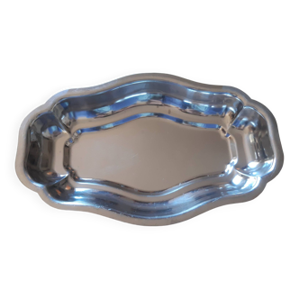 Scalloped stainless steel hollow dish