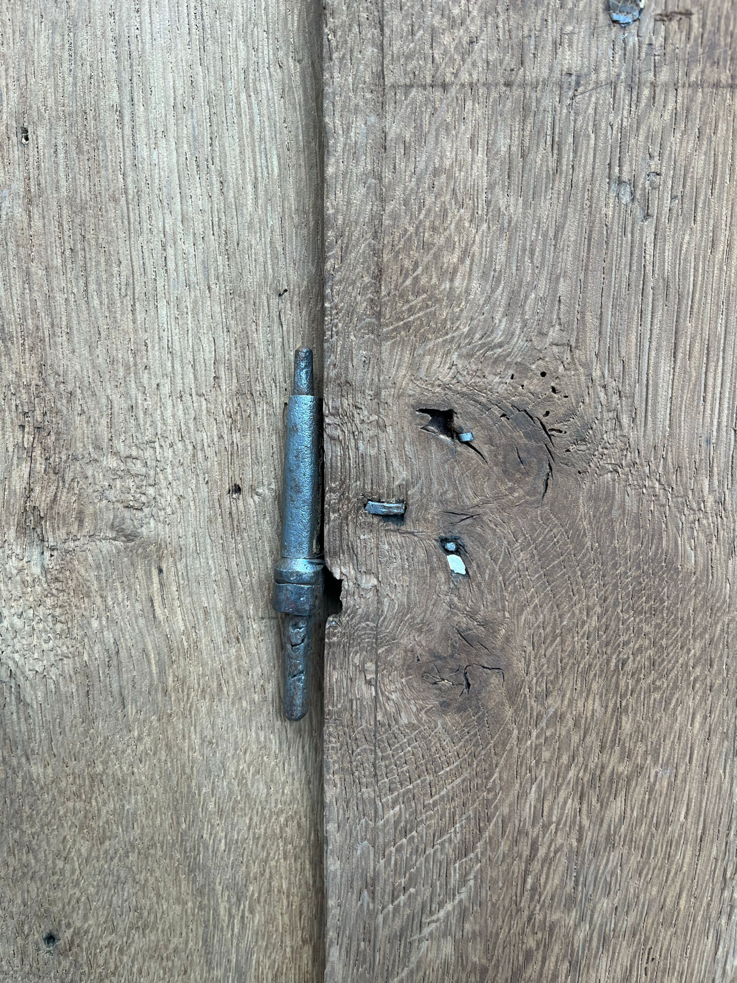 Small rustic bonnetière in 18th century oak.